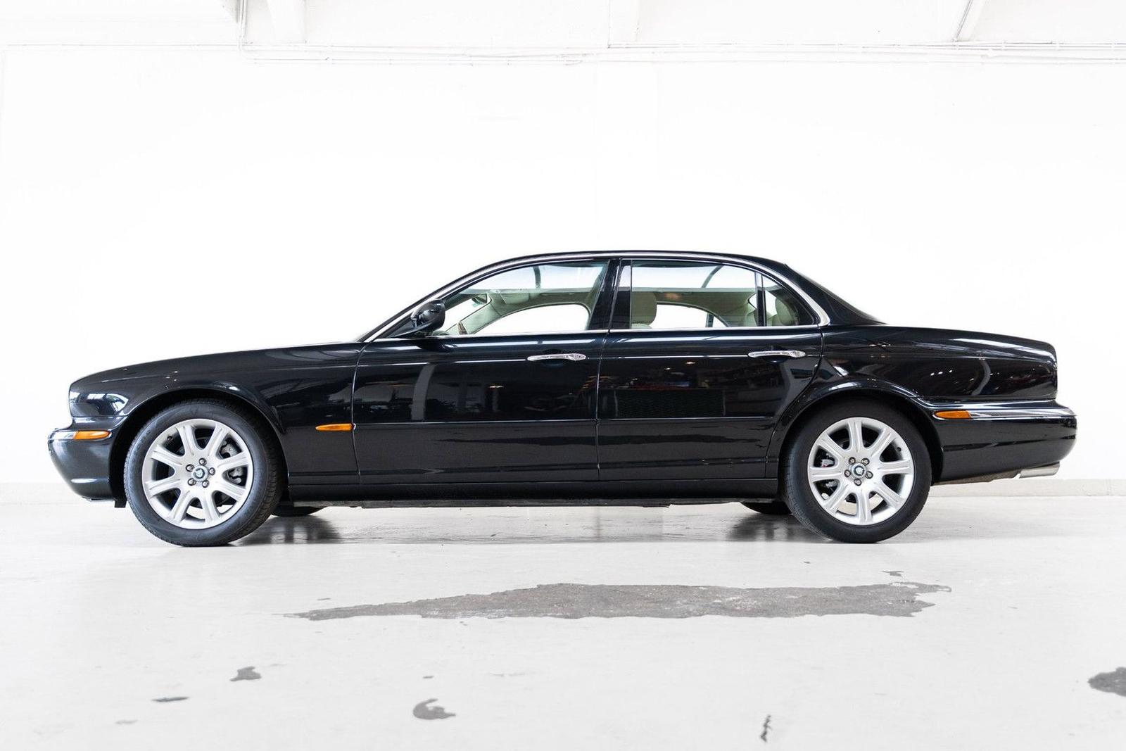 Jaguar XJ 3.5 V8 - Low Mileage - R Design -