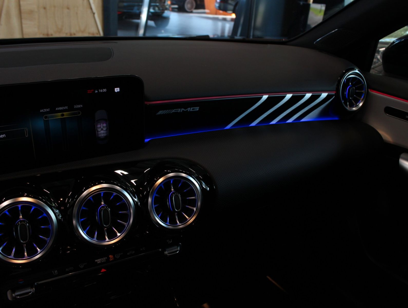 Fahrzeugabbildung Mercedes-Benz A 35 AMG Limo*Pano*Kamera*2.Hand