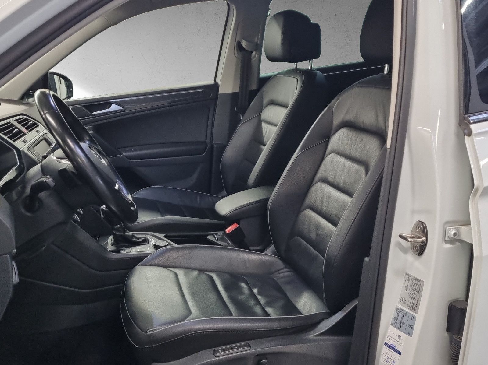 Fahrzeugabbildung Volkswagen Tiguan Highline 4Motion 2,0 TDI DSG R-Line Pano