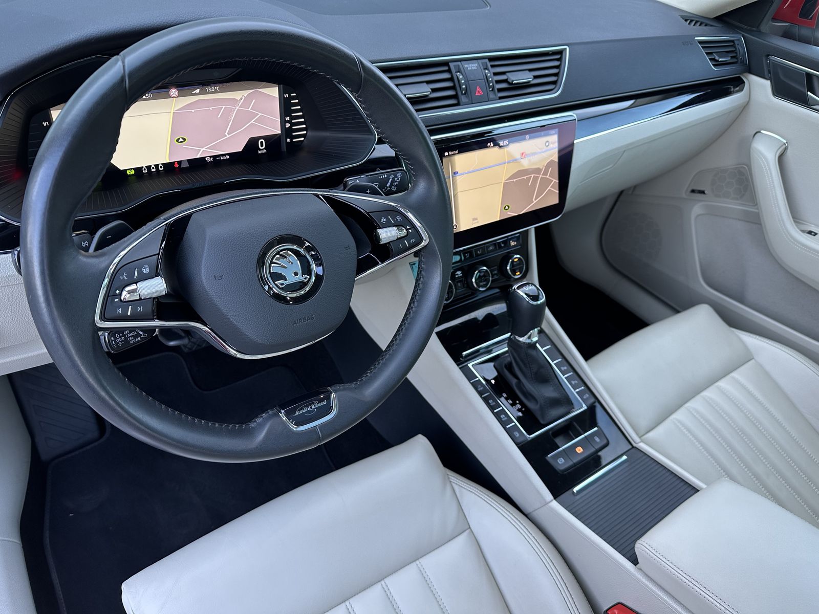 Fahrzeugabbildung SKODA Superb Combi iV 1.4 TSI L&K NAV+LED+PANO+19ZO+VC