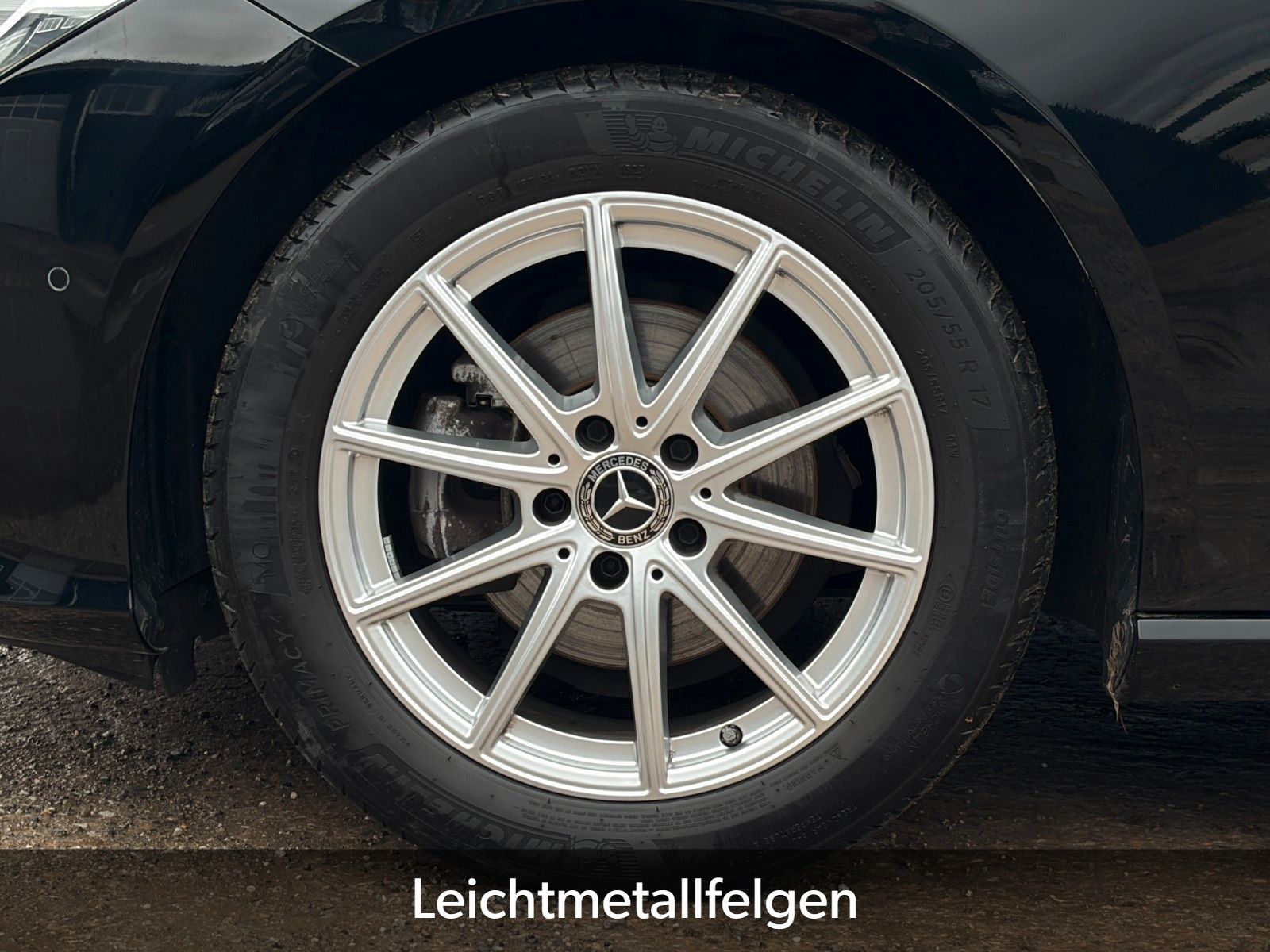 Fahrzeugabbildung Mercedes-Benz CLA 180 SB SHZ LKA TEMP MBUX Navi Wifi CarPlay