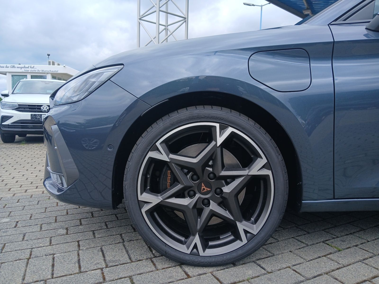 Fahrzeugabbildung CUPRA Leon Sportstourer VZ 1.5 e-Hybrid MATRIX AHK