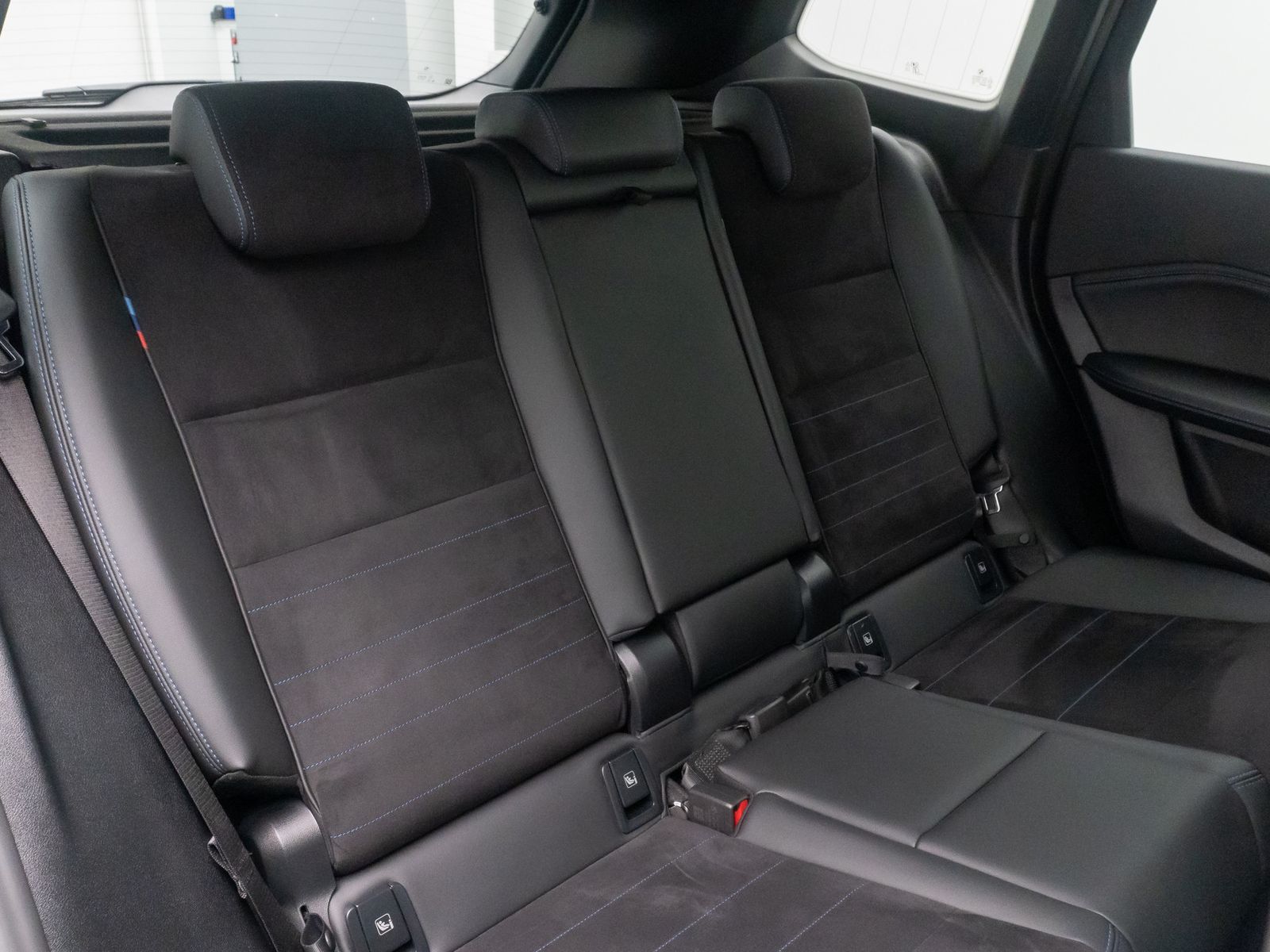 Fahrzeugabbildung BMW iX1 xD30 M Sport DriveAs Kamera DAB Komfort 18"