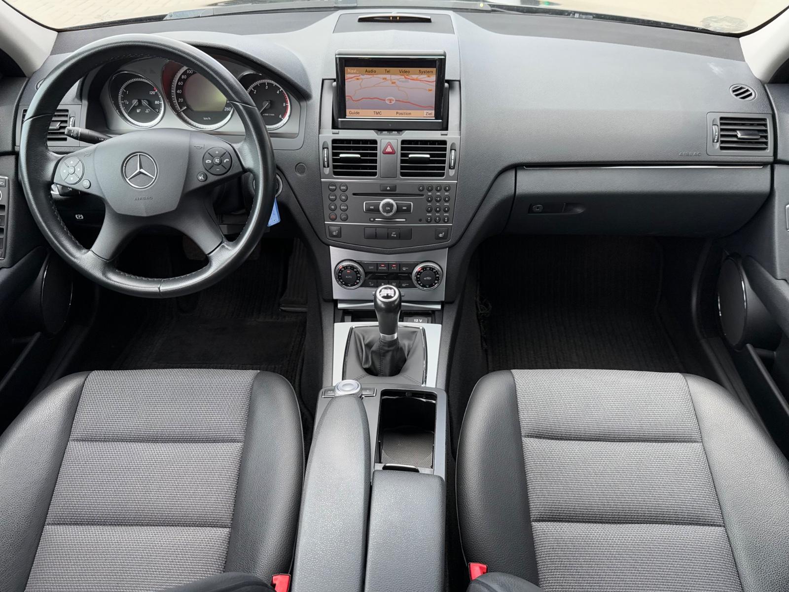 Mercedes-Benz C220 2010 — photo 15