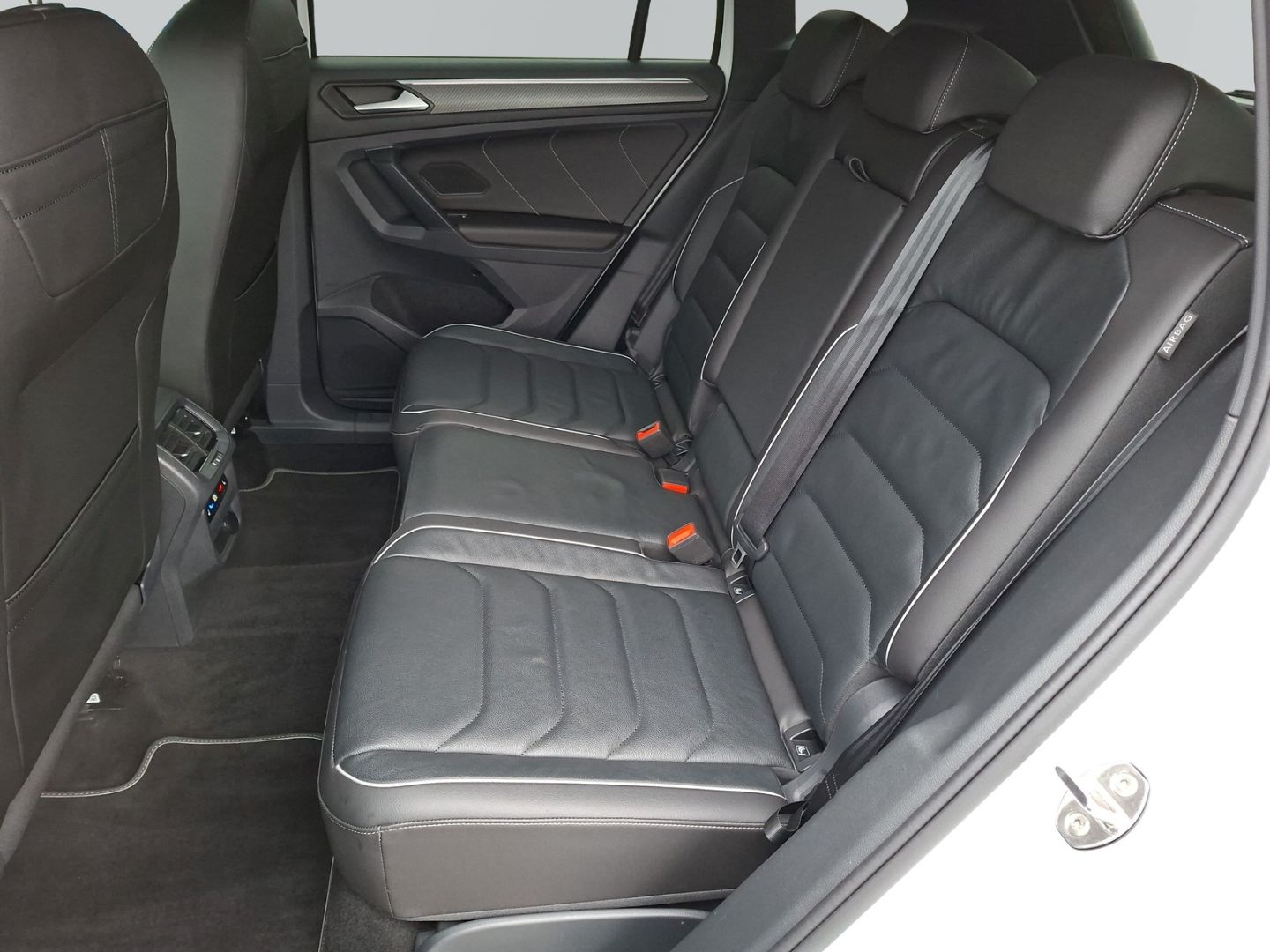 Tiguan 2.0 TDI 4M R-Line *HARMAN*AHK*MATRIX*