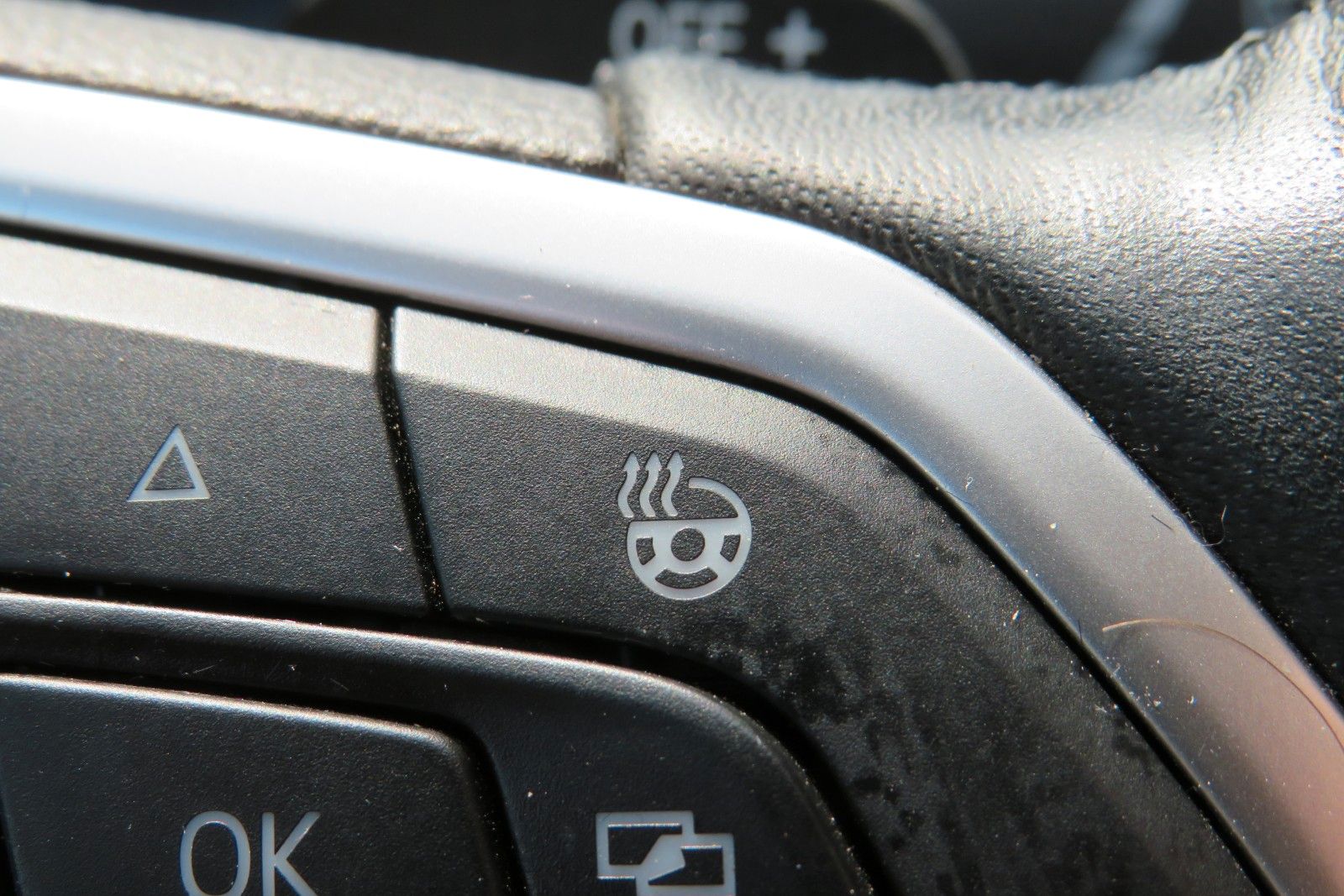Fahrzeugabbildung Volkswagen Tiguan Life DSG AHK KAMERA ACC PDC SITZH. NAVI 1