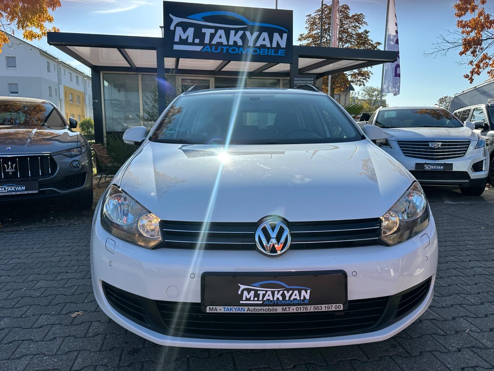 Volkswagen Golf 2012 — салон