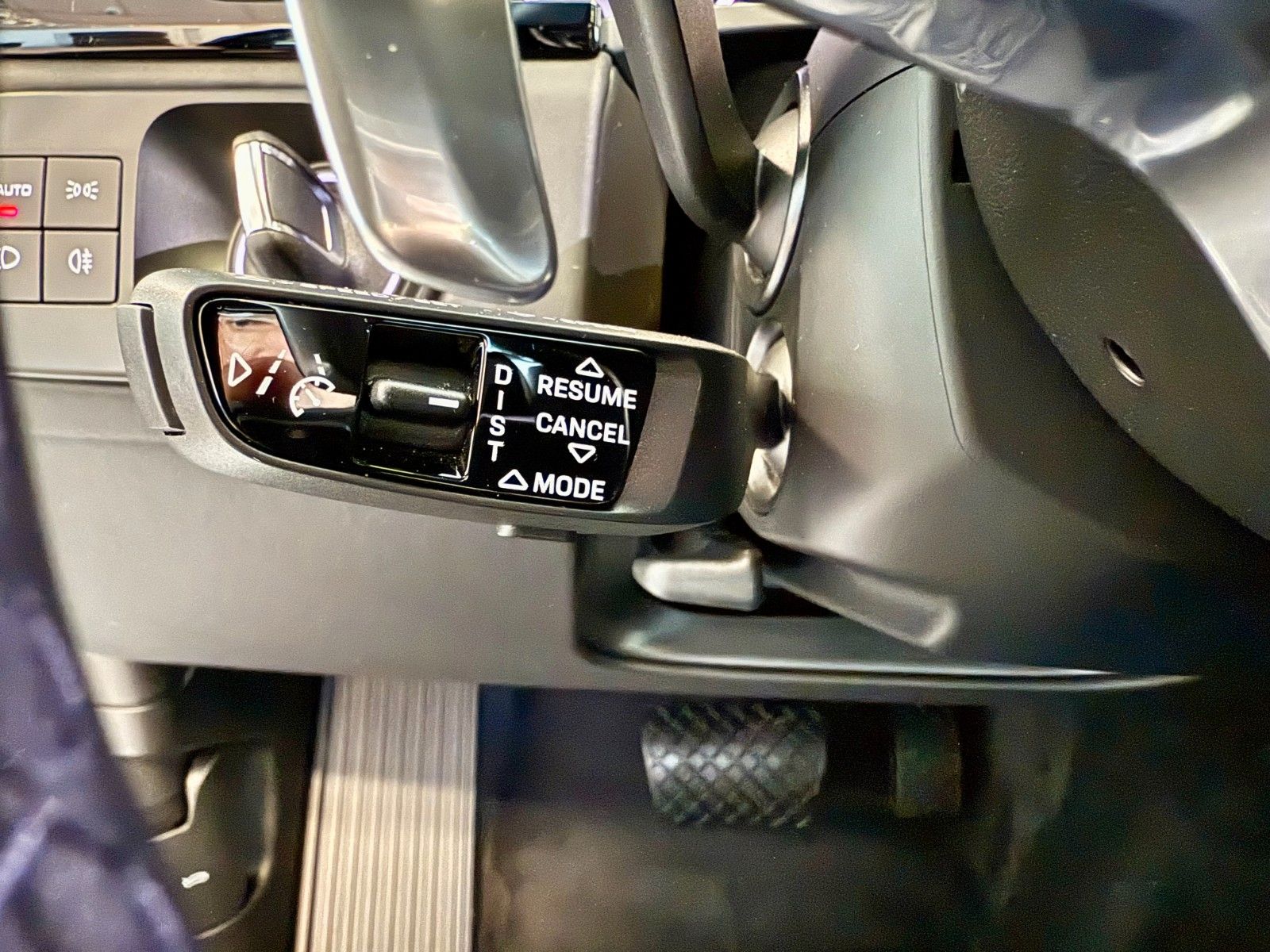 Fahrzeugabbildung Porsche Cayenne E-Hybrid Panorama/Luftfederung/ACC