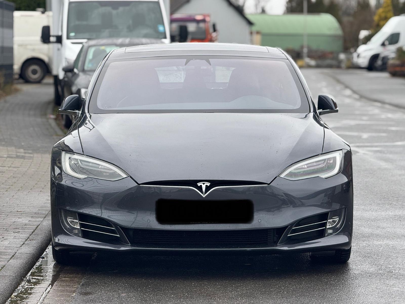 Tesla Model S Dual 8-Fach Bereift