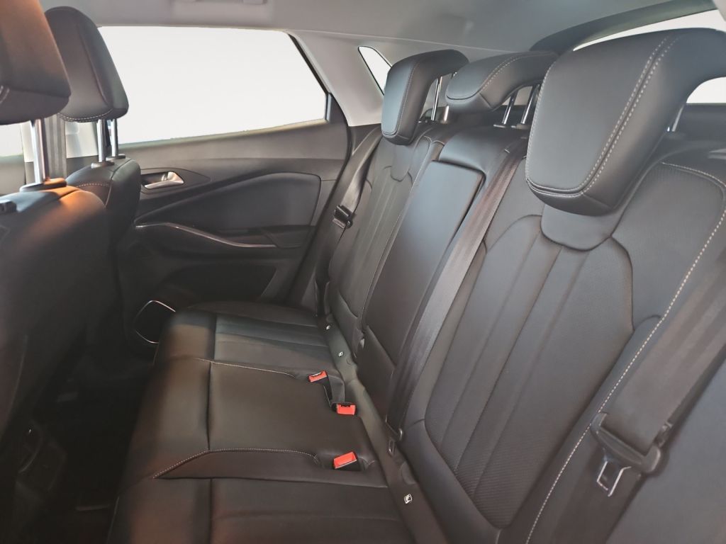 Fahrzeugabbildung Opel Grandland X Plug-in-Hybrid 4x4 1.6 DI Aut. Ultim