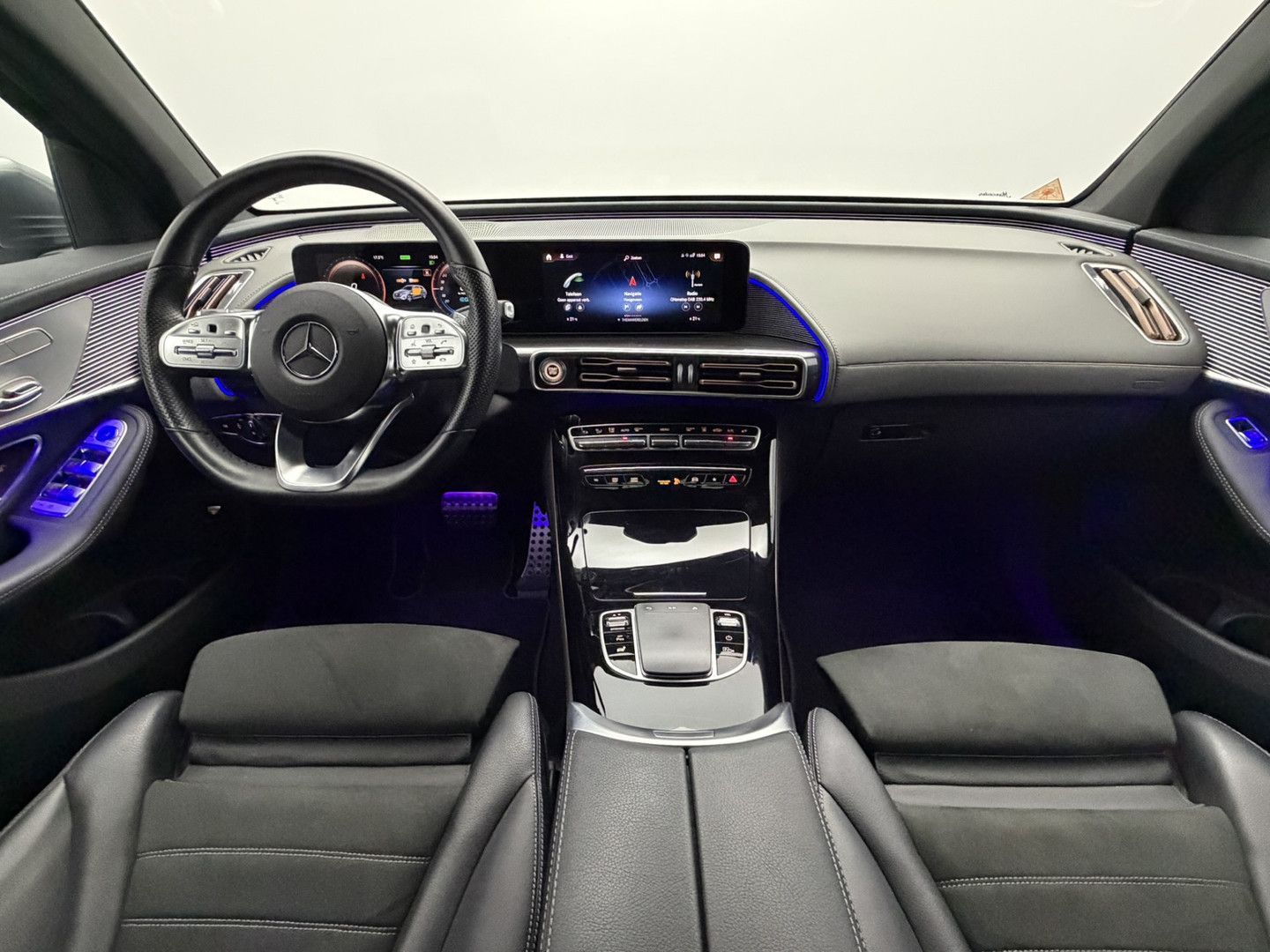 Mercedes-Benz EQC 400 4MATIC AMG Line 80 kWh SOH 96,3% | Head- imagem 3