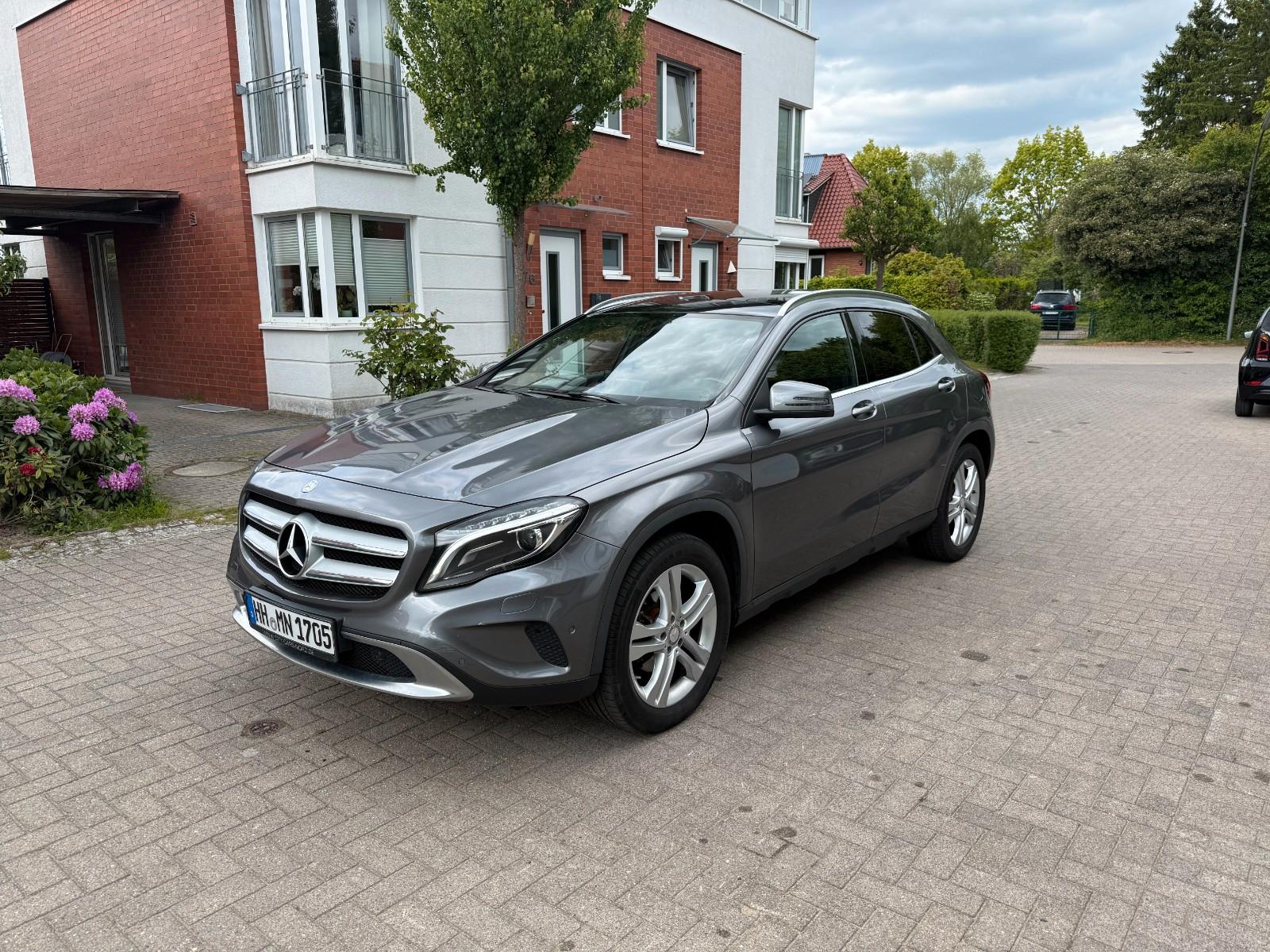 Mercedes-Benz GLA 220