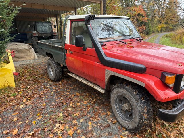 Toyota Land Cruiser BJ 75 Buschtaxi