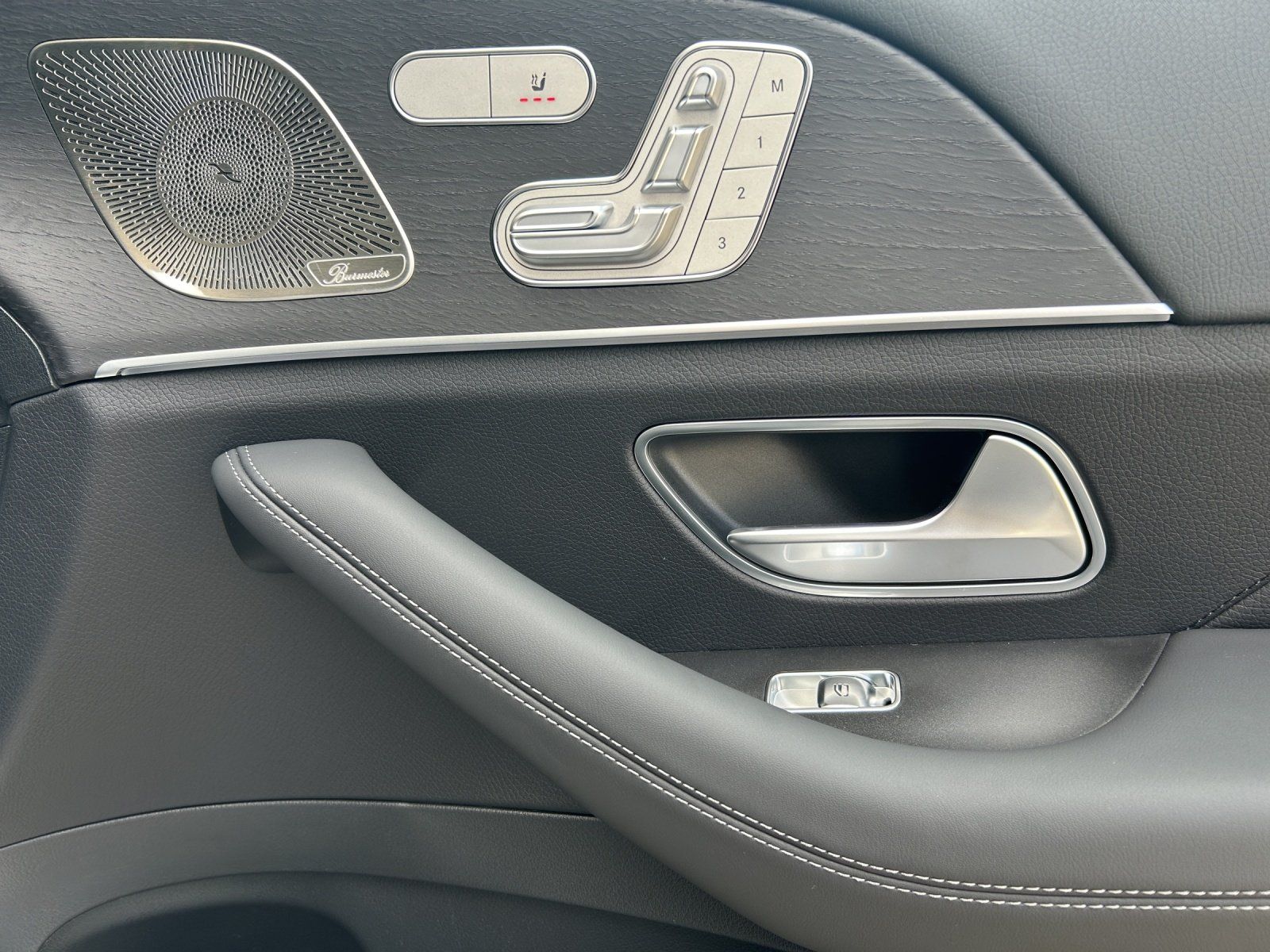 Fahrzeugabbildung Mercedes-Benz GLE 300 d 4M AMG Distr PANO KeyGo AHK 360° BURME