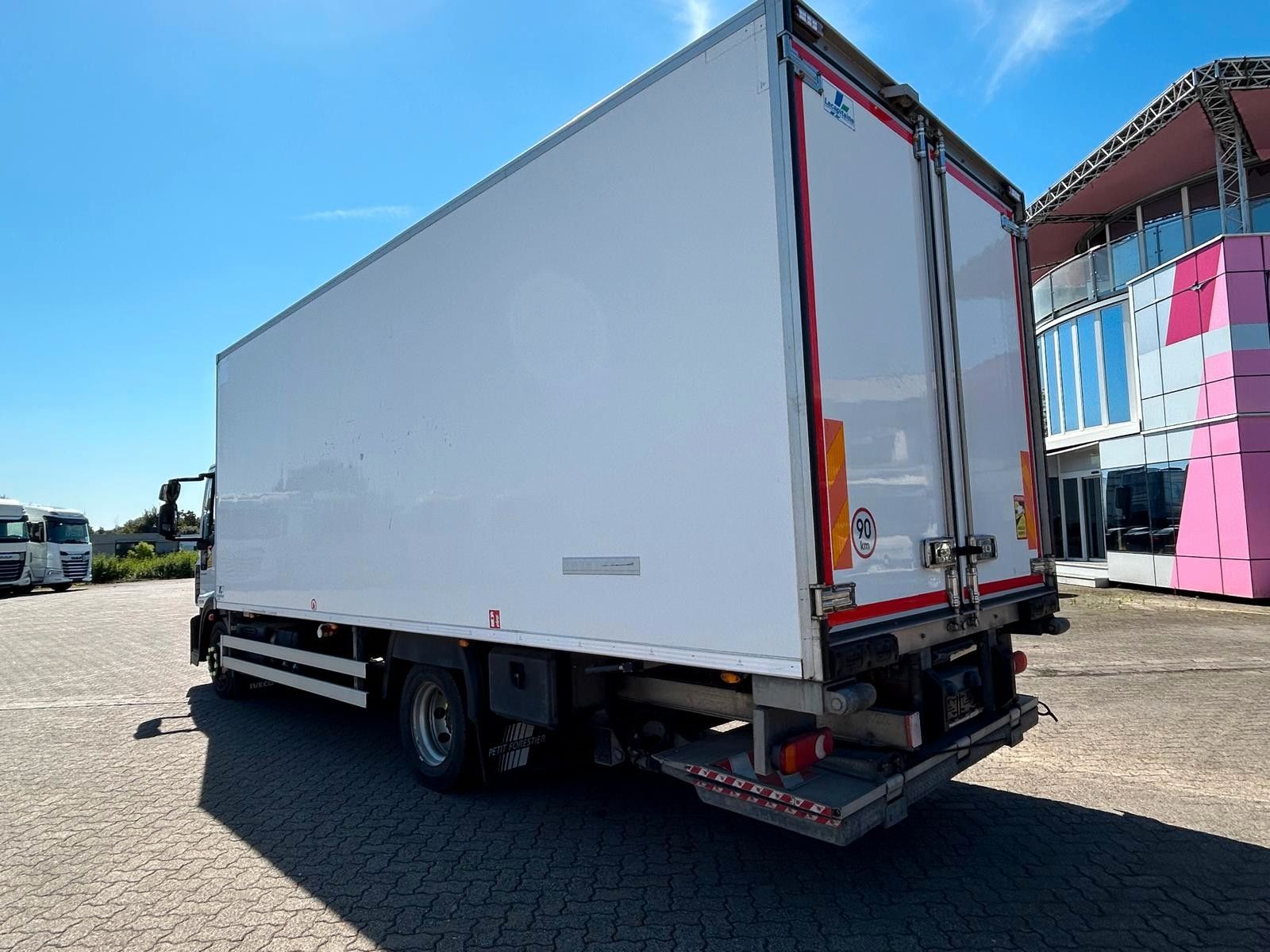 Fahrzeugabbildung Iveco 120E21 Kühlkoffer, Carrier, Dhollandia