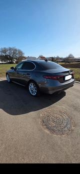 Alfa Romeo Giulia Super 2.2 Diesel 16V 132 kW AT8 Super - Alfa Romeo Giulia von privat