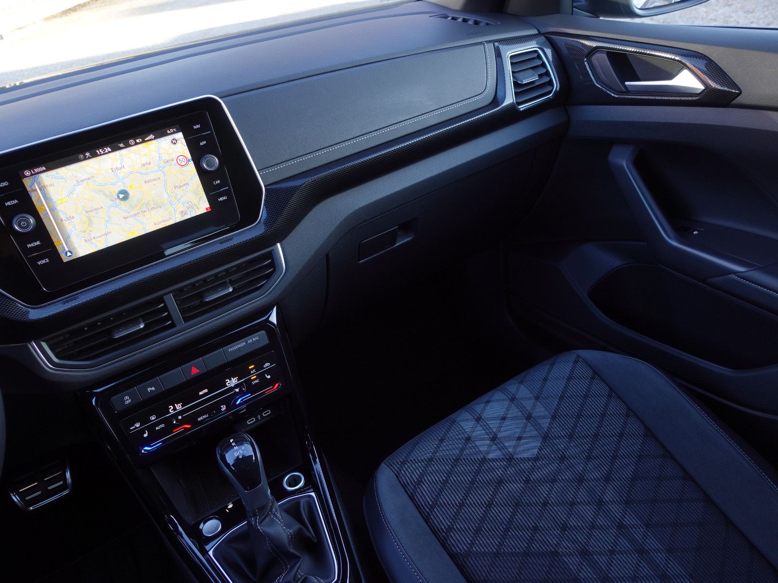 Fahrzeugabbildung Volkswagen T-Cross 1.5 TSI DSG R-Line AHK Matrix ACC RFK