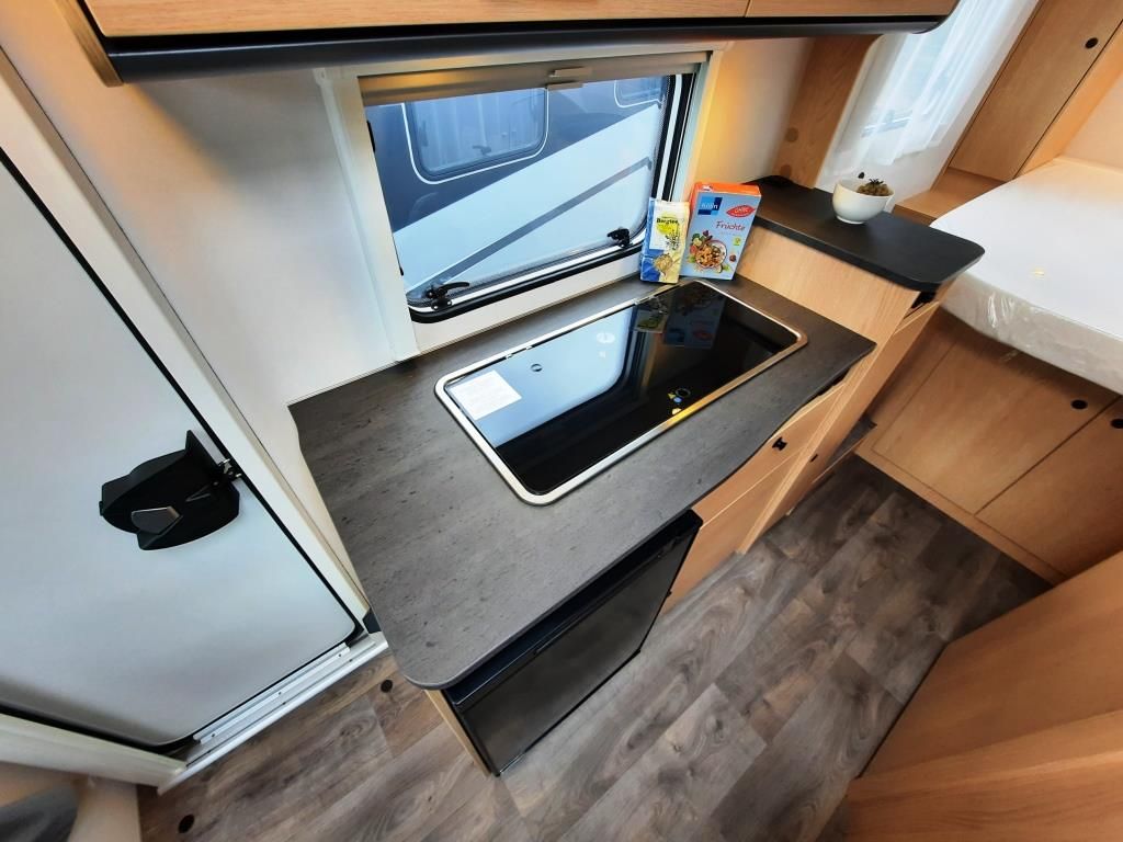 Fahrzeug Übersicht 12 Fahrzeugabbildung Sunlight V 69 Verfüg./Sparen Sie 8.777,- €
