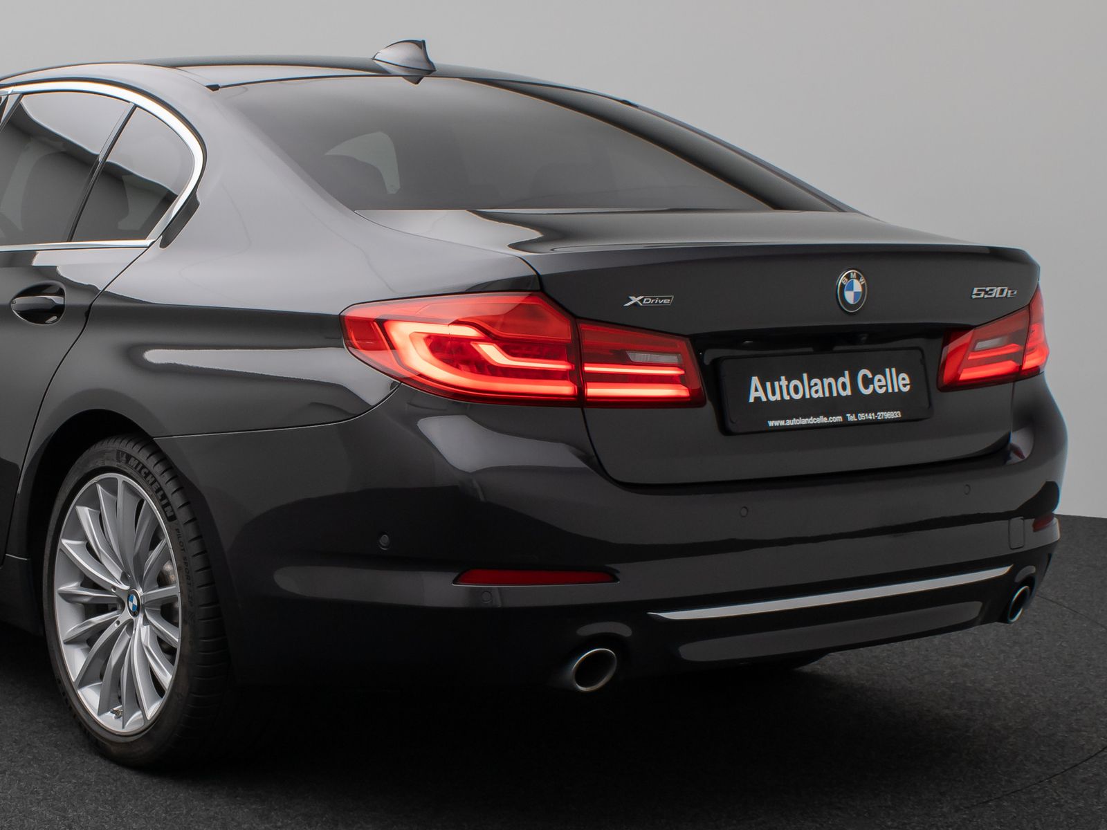 Fahrzeugabbildung BMW 530e xD LuxuryLine 360°Glasdach HUD HiFi Massage