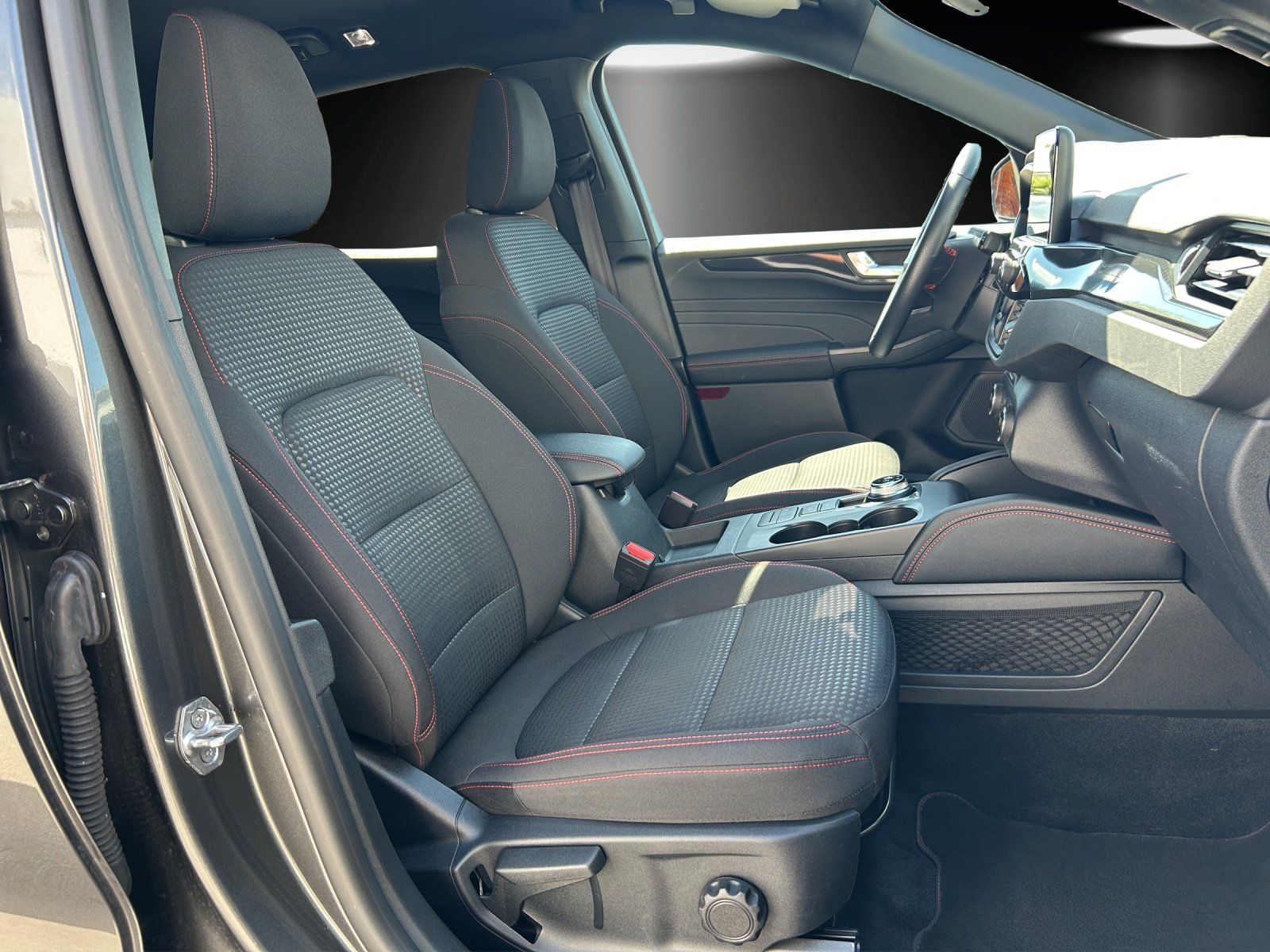 Fahrzeugabbildung Ford Kuga 2.5 PHEV ST-Line Aut./KAMERA/SHZ/LHZ/PANO/