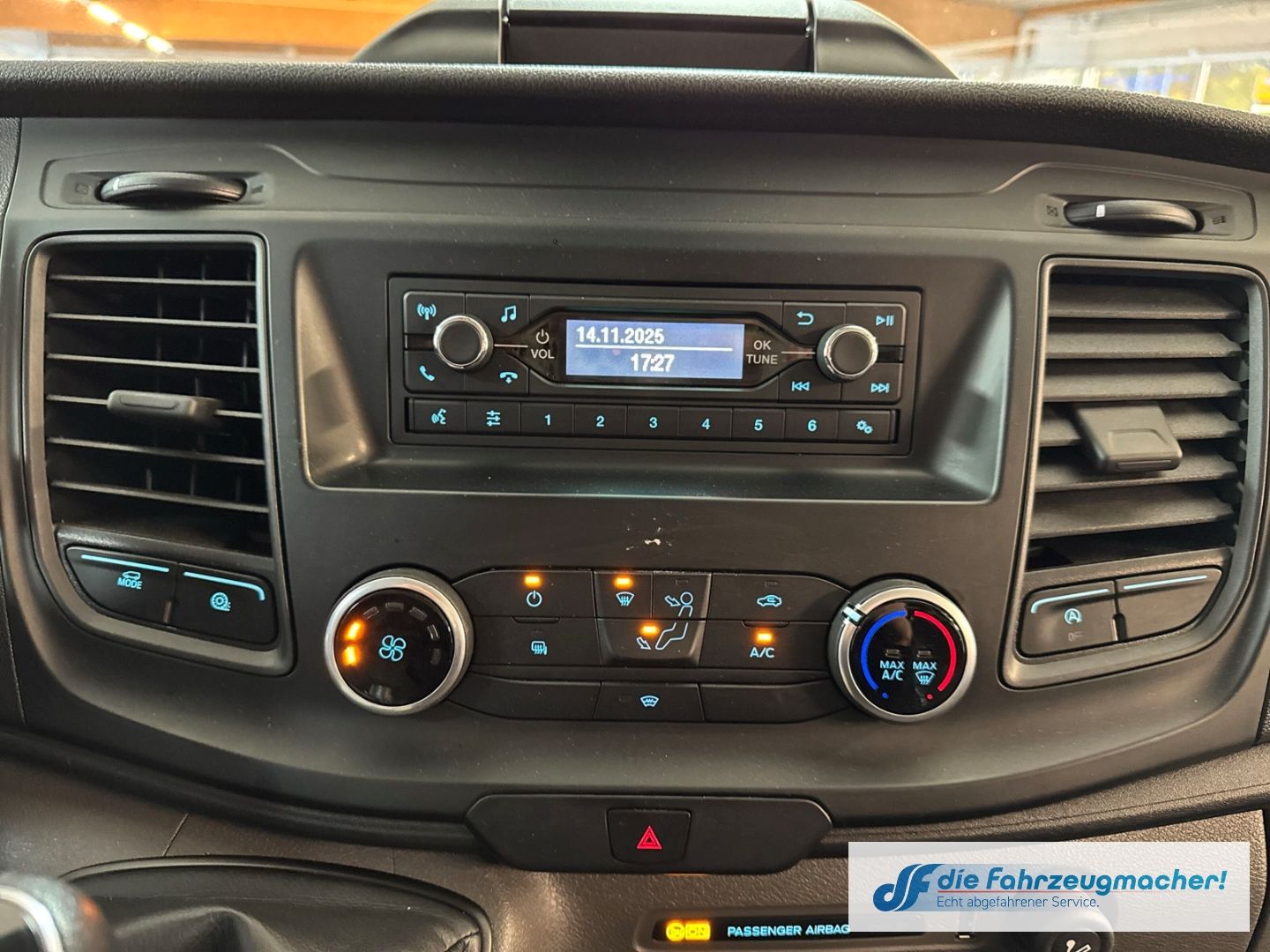 Fahrzeugabbildung Ford Transit Pritsche 350 L2 Doppelkabine Basis AHK D