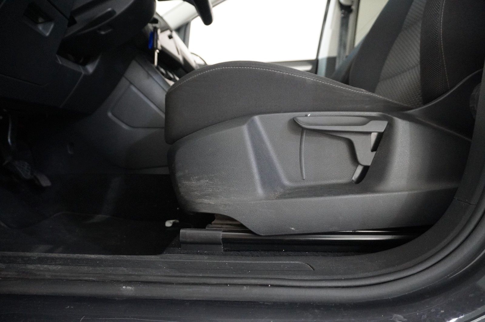 Fahrzeugabbildung Volkswagen Touran 1.6 TDI COMFORTLINE 7-SITZER ACC/SHZ/AHK
