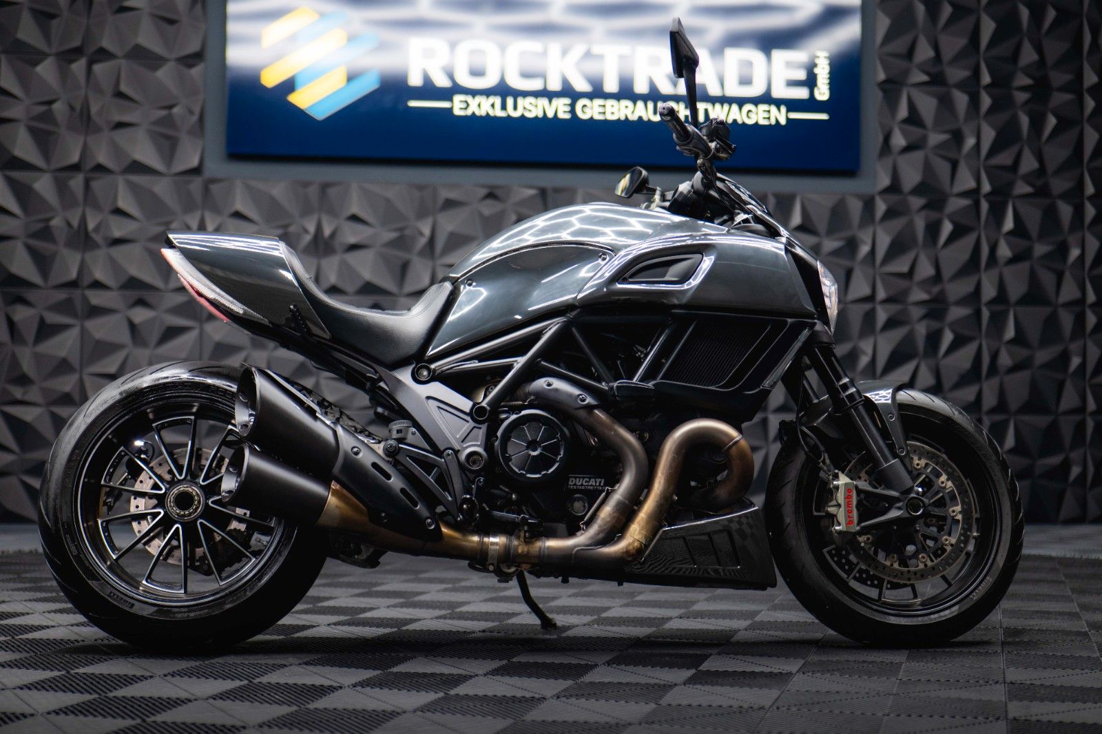 Fahrzeugabbildung Ducati Ducati Diavel 1200 Carbon Testastretta 11°