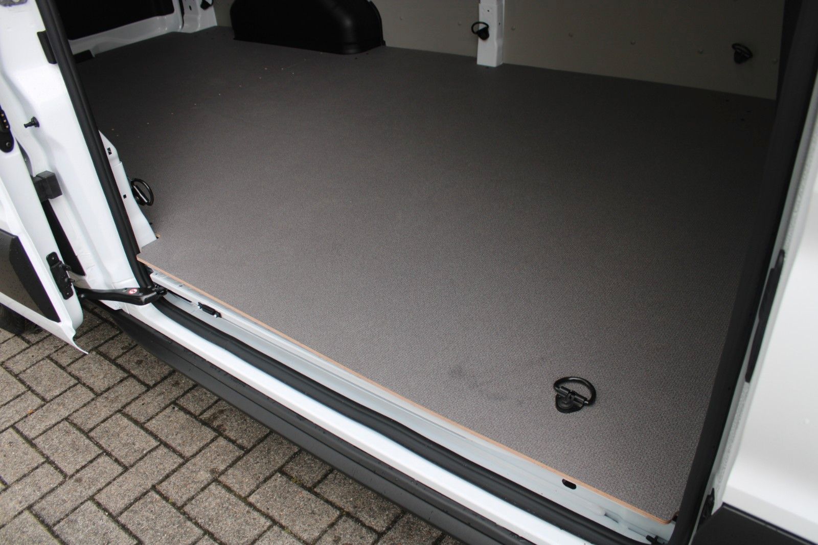 Fahrzeugabbildung Ford Transit L3 H2 Kasten LKW hoch lang KLIMA AHK CAM