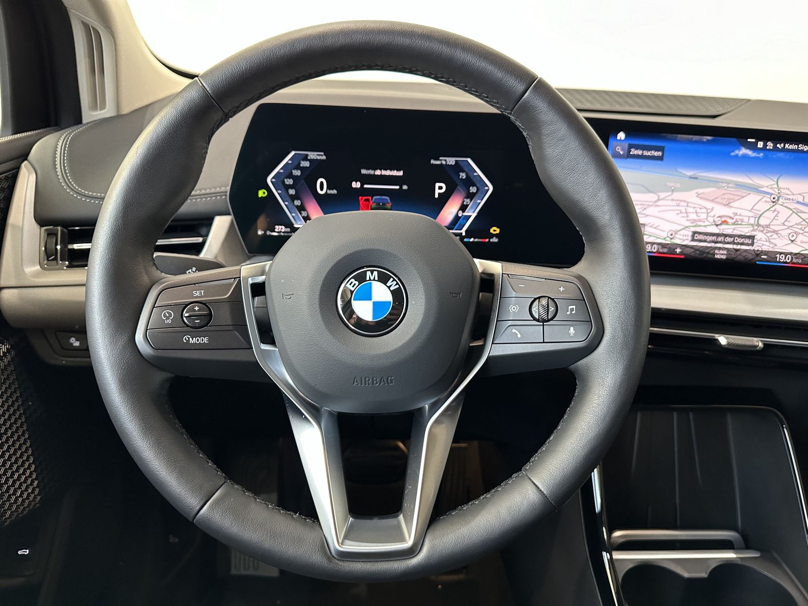 Fahrzeugabbildung BMW 218d Komfortzugang Apple CarPlay Parking Assista