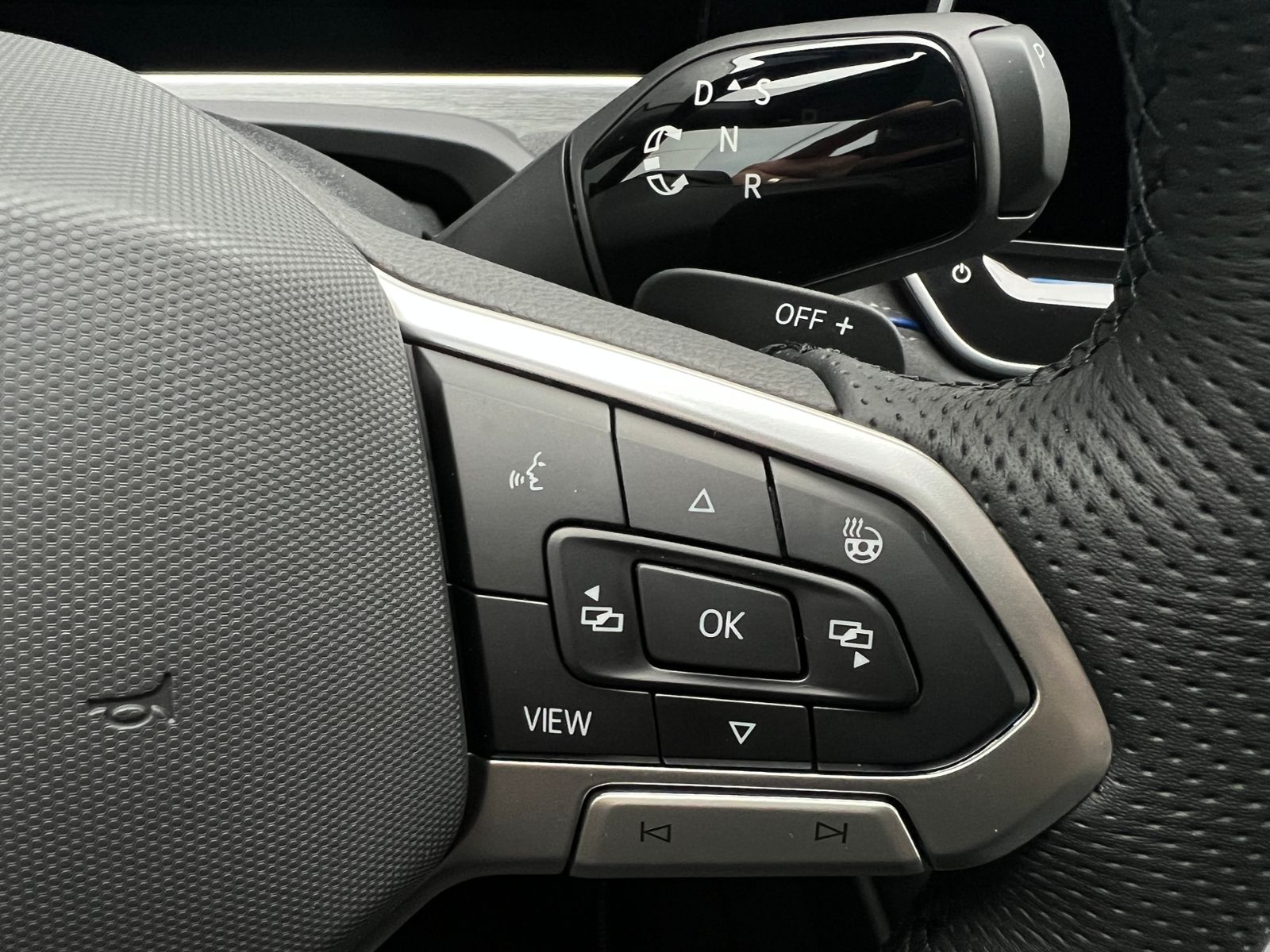 Fahrzeugabbildung Volkswagen Passat Variant R-Line 2.0 TDI DSG 4MOTION *AHK,