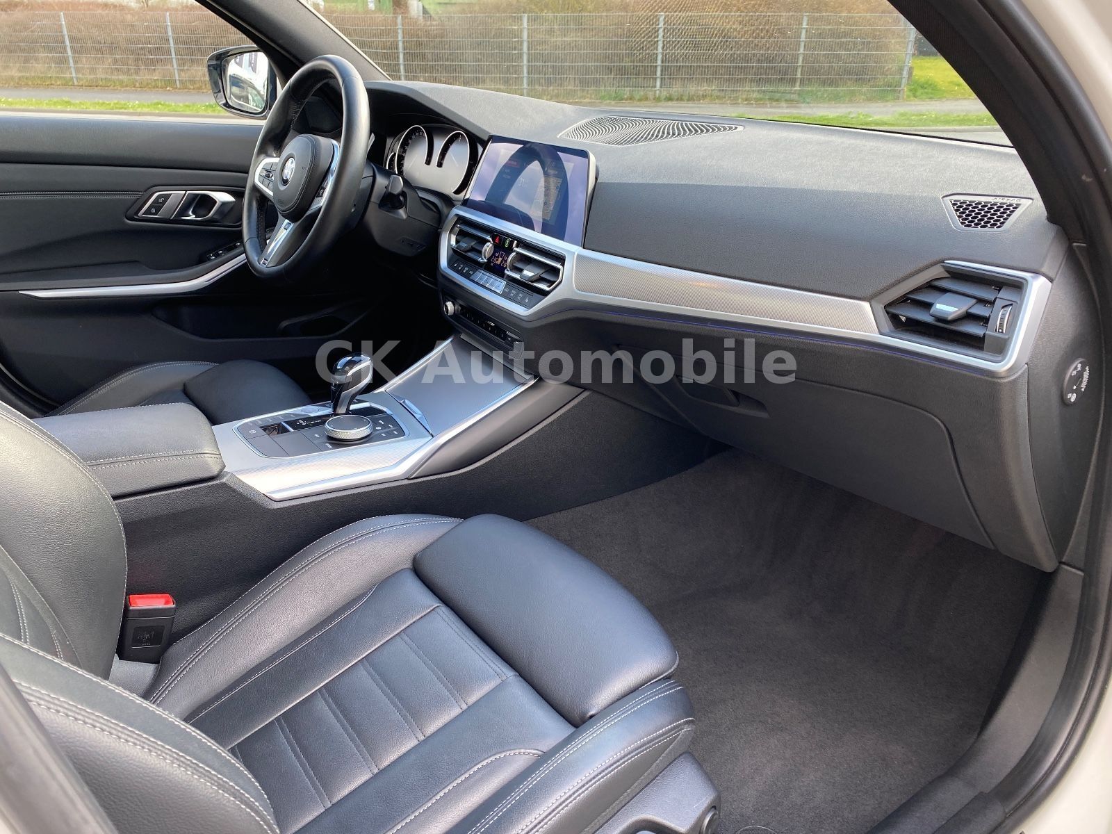 Fahrzeugabbildung BMW 320d Lim. M-Sport/Shadow-Line/Navi/Leder/LED/Kam