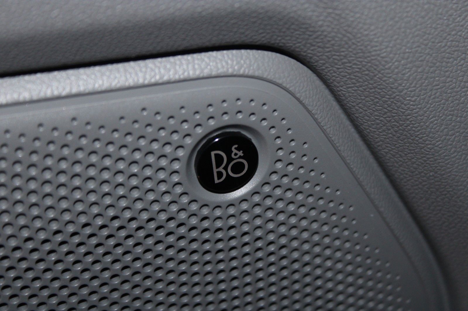 Fahrzeugabbildung Ford Tourneo Custom PHEV ACTIVE 8-Sitzer B&O NAVI LED