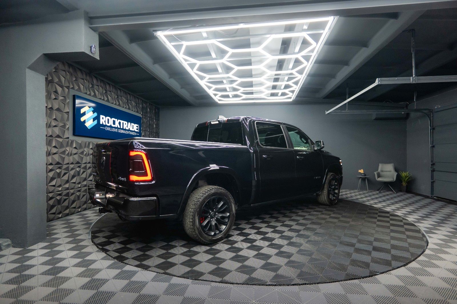 Fahrzeugabbildung Dodge RAM 5.7 V8 HEMI 4x4 LIMITED Offroad 100% Options