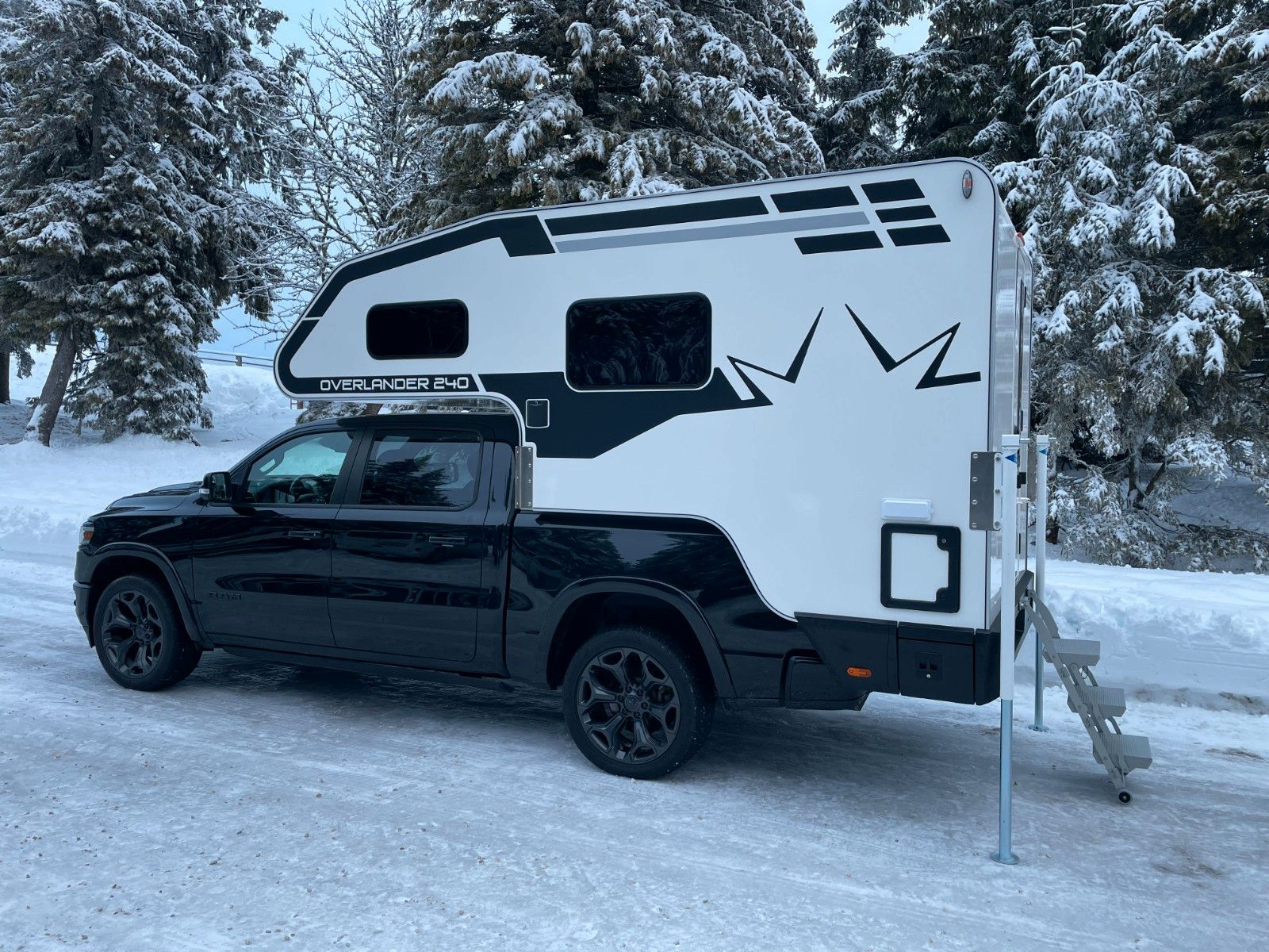 Fahrzeugabbildung Andere OVERLANDER 240