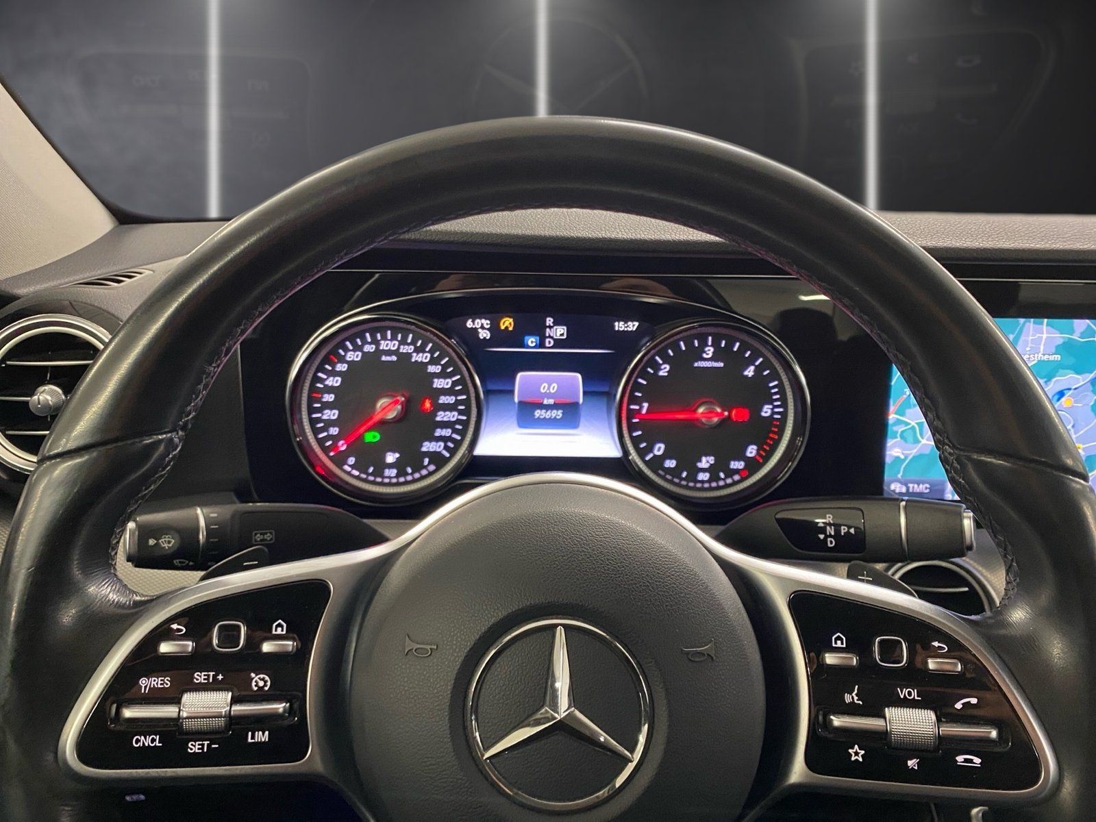 Fahrzeugabbildung Mercedes-Benz E 200 d Avantgarde*AHK*LED*Totwinkel*Navi*Kamera