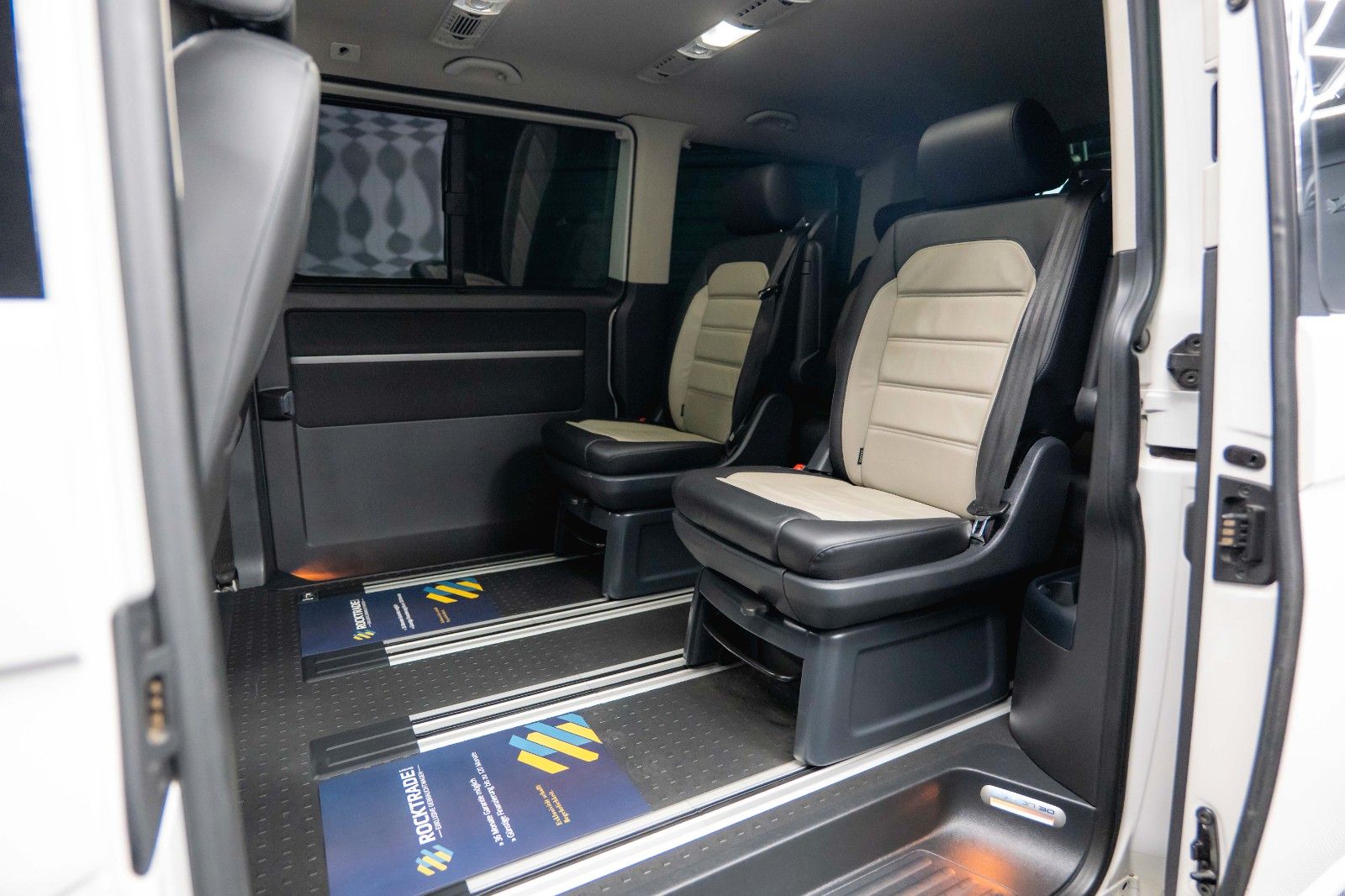 Fahrzeugabbildung Volkswagen T6 Multivan 2.0TDI DSG Edition 30 4Motion ACC