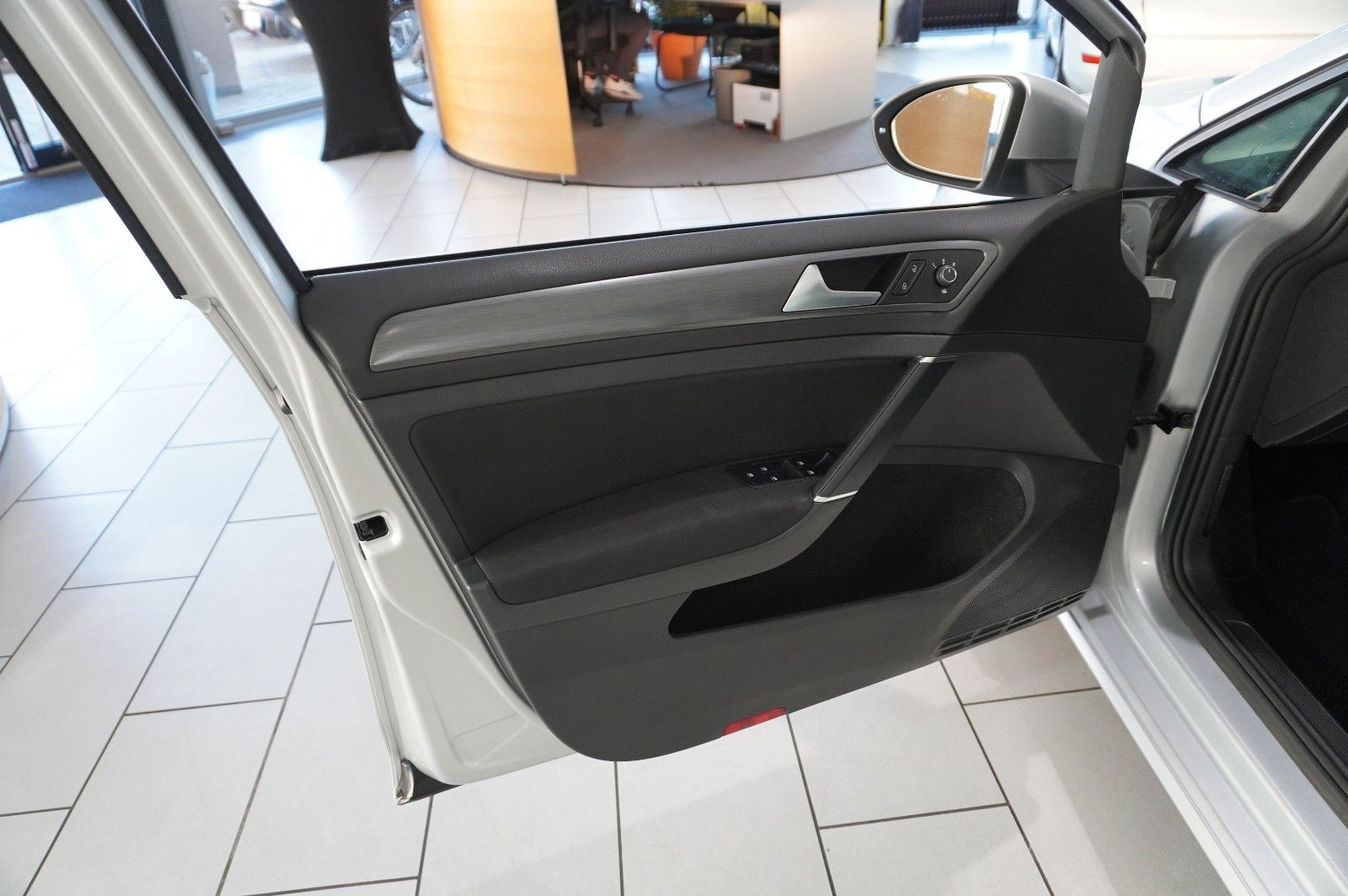 Fahrzeugabbildung Volkswagen Golf VII Lim. 2.0 TDI COMFORTL. DSG NAVI/LED/ACC