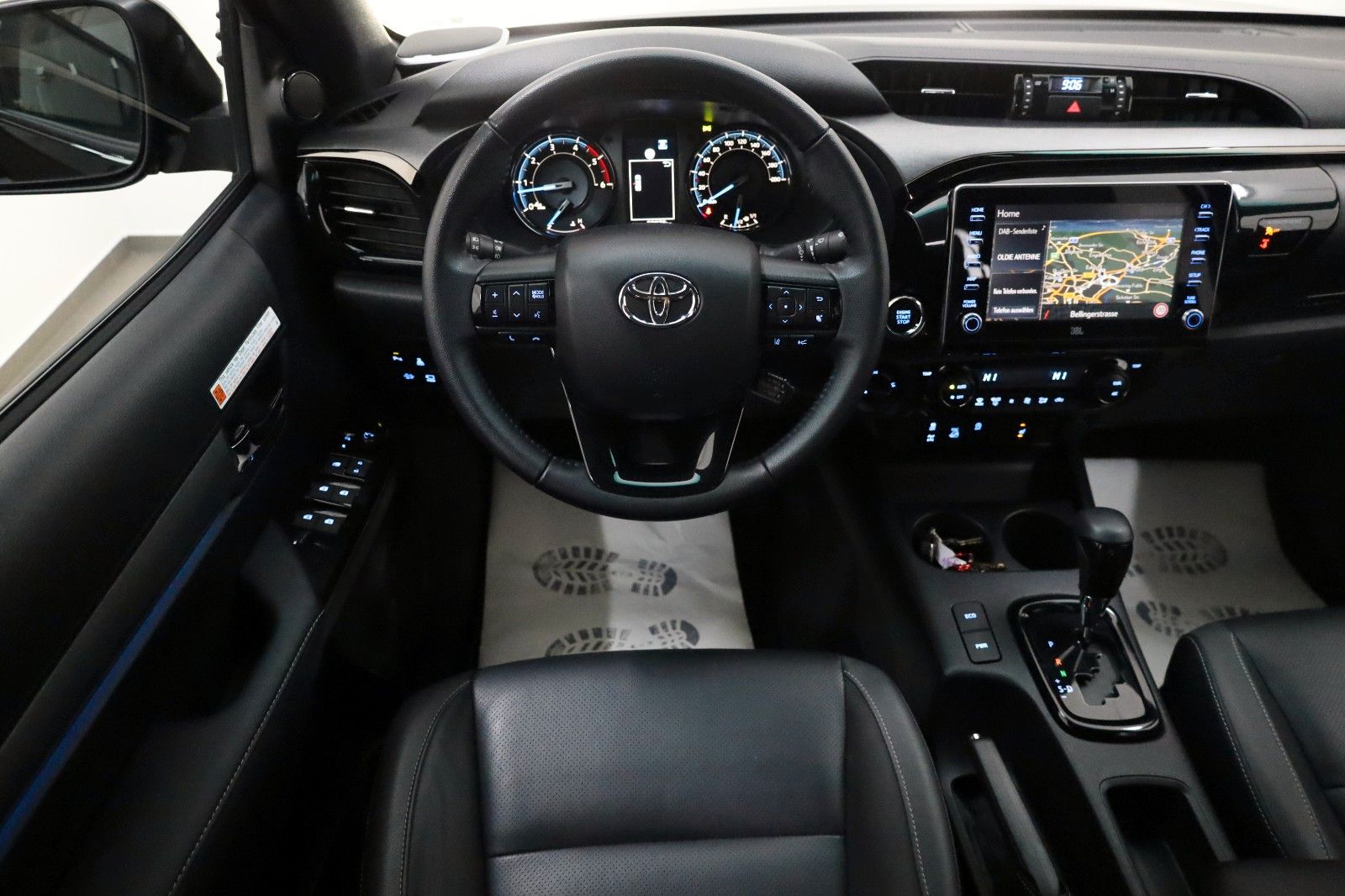 Fahrzeugabbildung Toyota Hilux Double Cab Invincible,ACC, Navi,Rollo, AHK