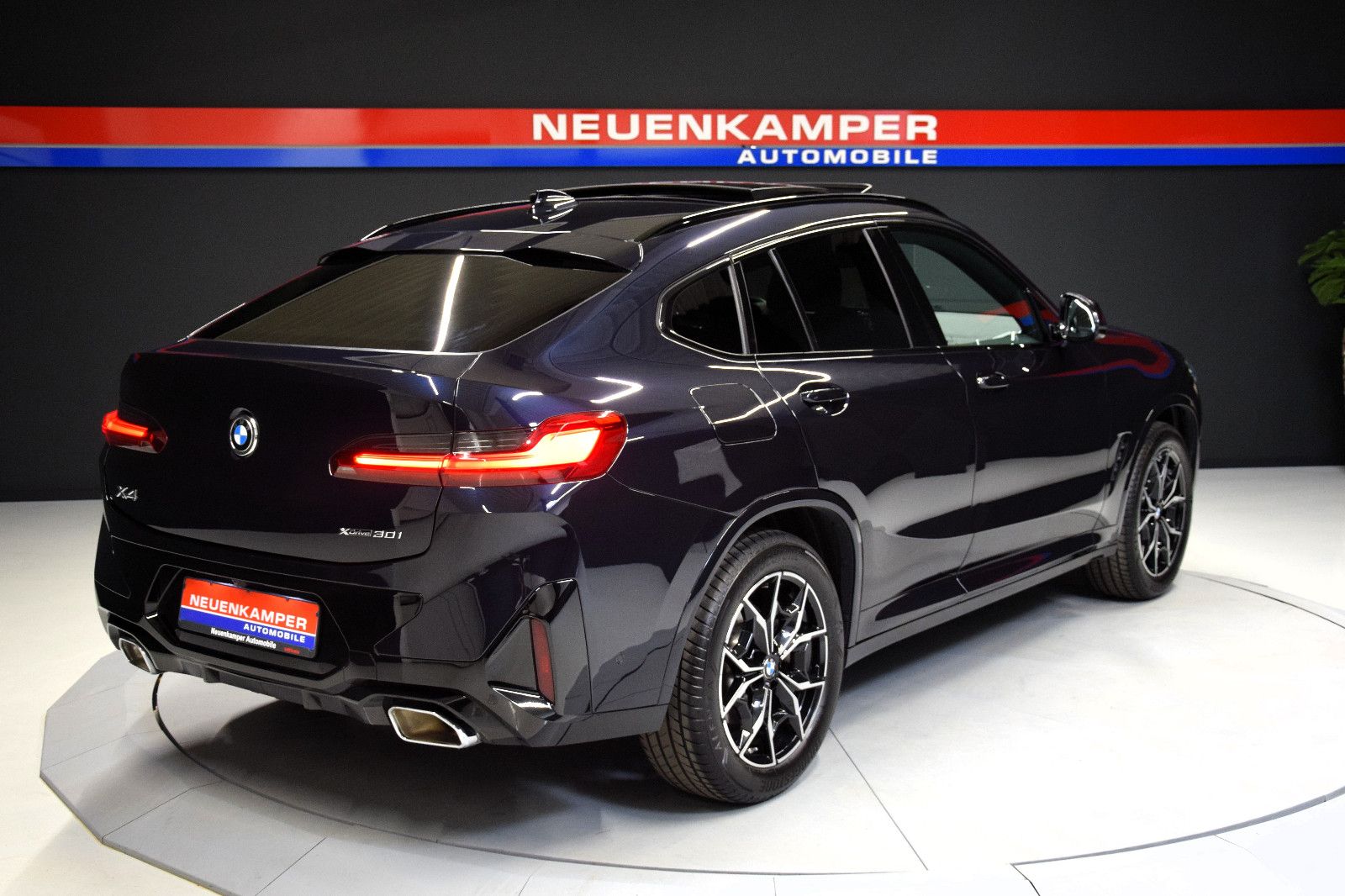 Fahrzeugabbildung BMW X4 xDrive 30 i M Sport ACC Pano Leder Laser ACC