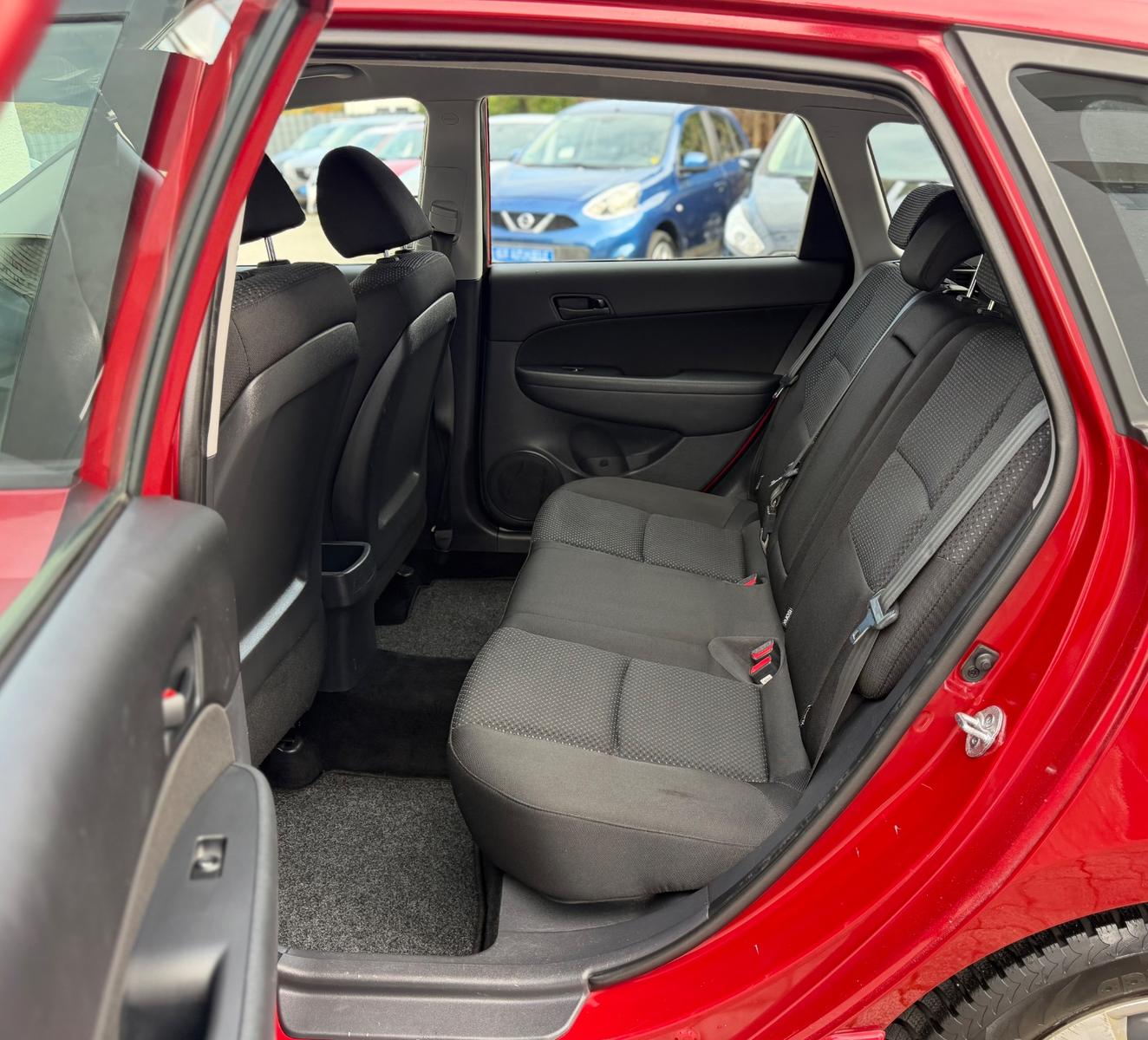Hyundai i30 2011 — photo 14