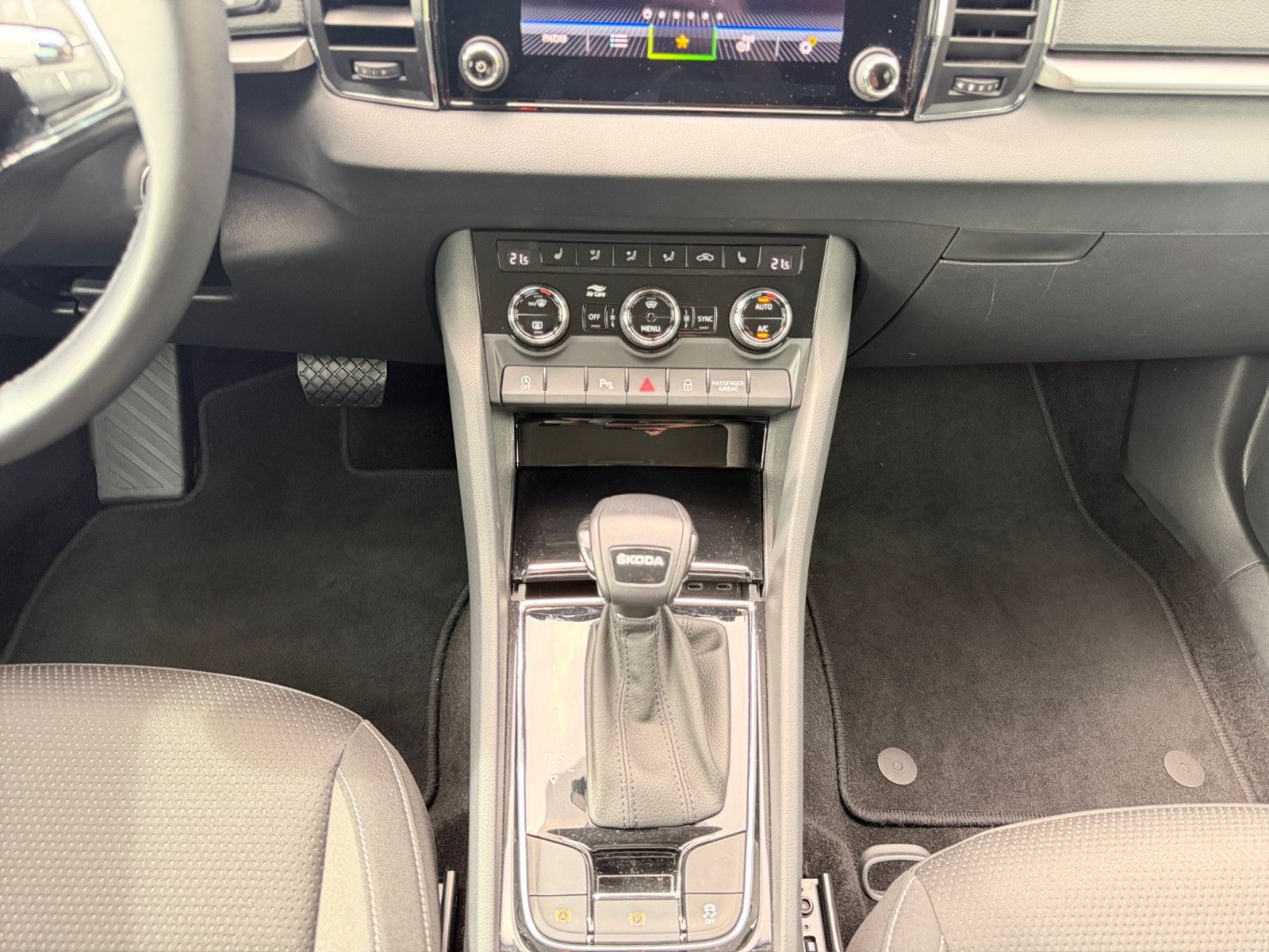 Karoq 1,5 TSI DSG Tour LED Kamera Navi AHK ACC