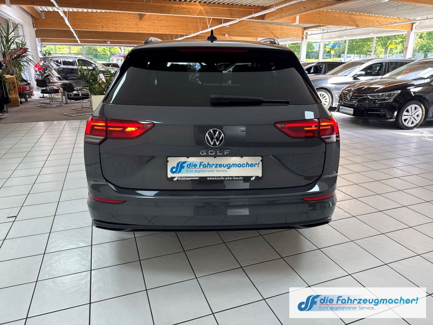 Fahrzeugabbildung Volkswagen Golf VIII Variant Life 2.0 TDI EU6d AHK-klappbar