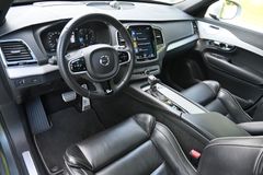 Fahrzeugabbildung Volvo XC90 D5 AWD*R-Design*STHZ*360°*LUFT*MIETKAUF