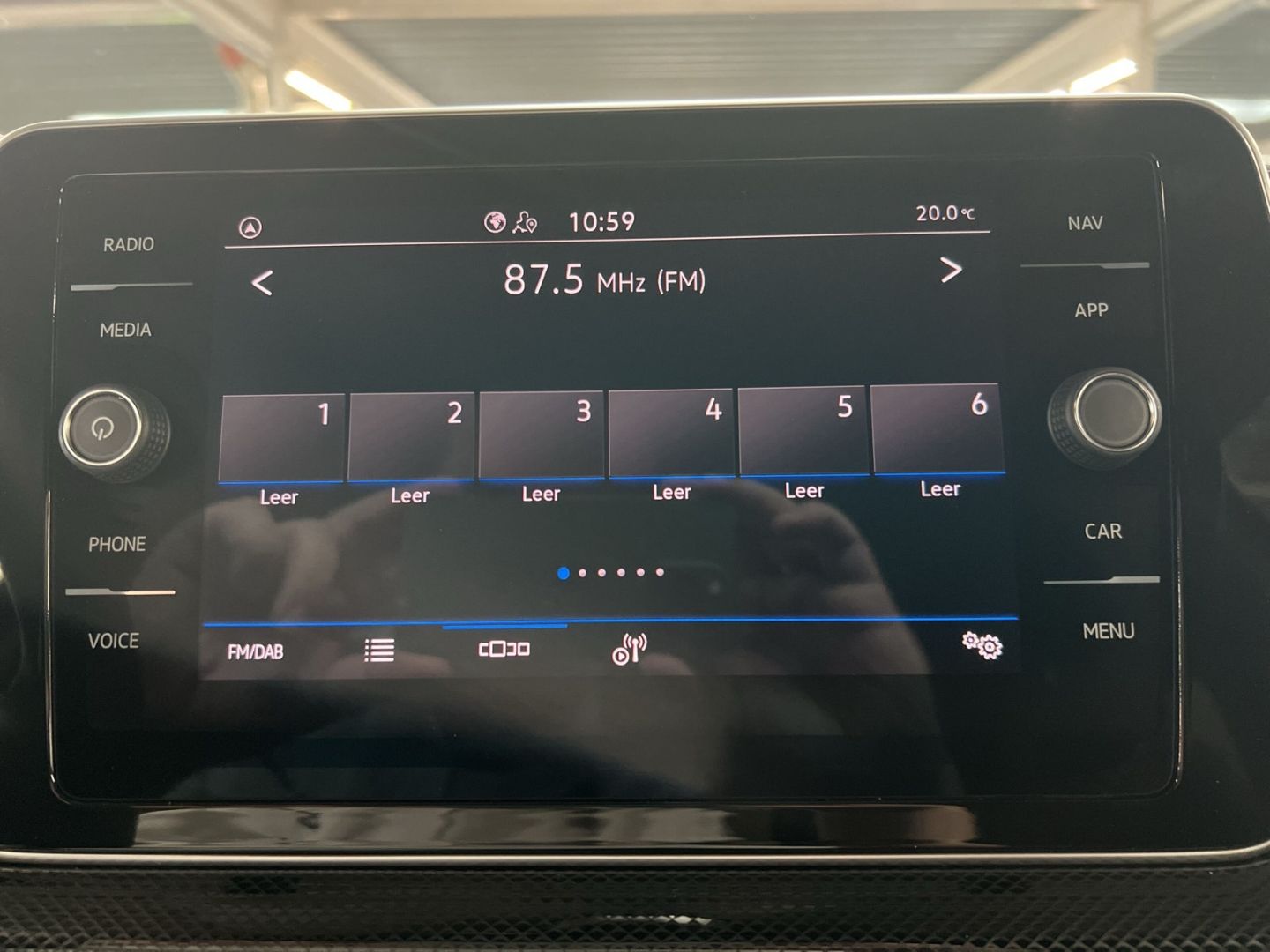 Fahrzeugabbildung Volkswagen T-Cross R-Line 1.0 TSI Sportpaket AHK-abnehmbar