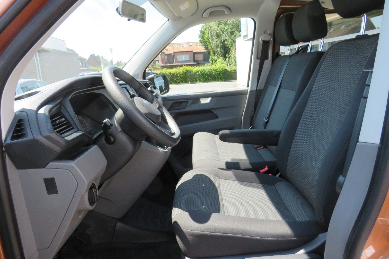 Fahrzeugabbildung Volkswagen T6.1 Kombi TDI 9SITZE GRA PDC APP-CONNECT SITZH.