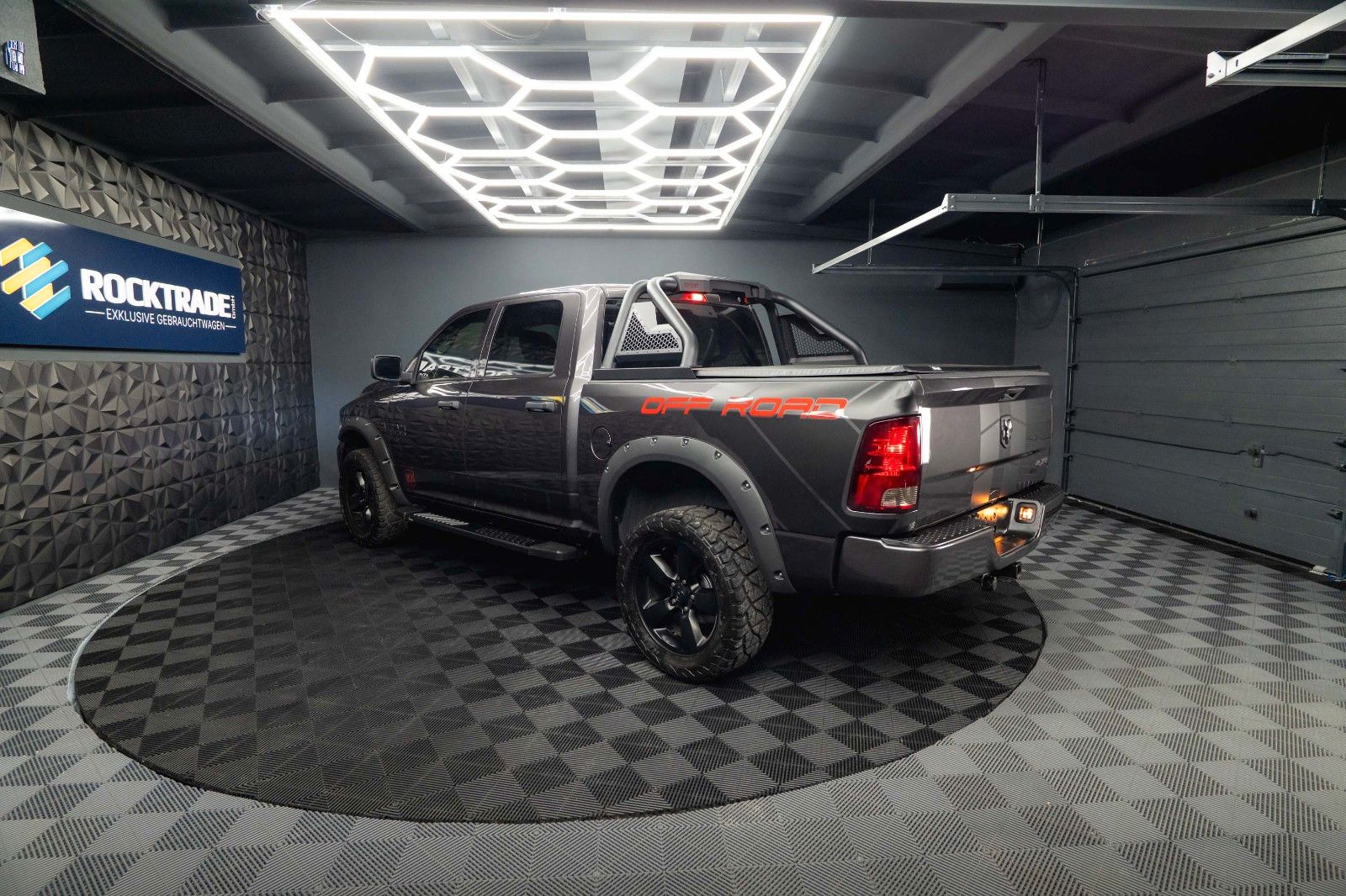 Fahrzeugabbildung Dodge RAM 5.7 V8 HEMI 4x4 OFFROAD Night-Paket *LED*AHK