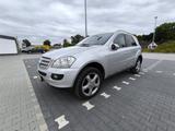 Mercedes-Benz V8 ML 420 CDI 4MATIC -technisch TOP, Bremsen neu - Mercedes-Benz ML 420 mit Diesel-Antrieb