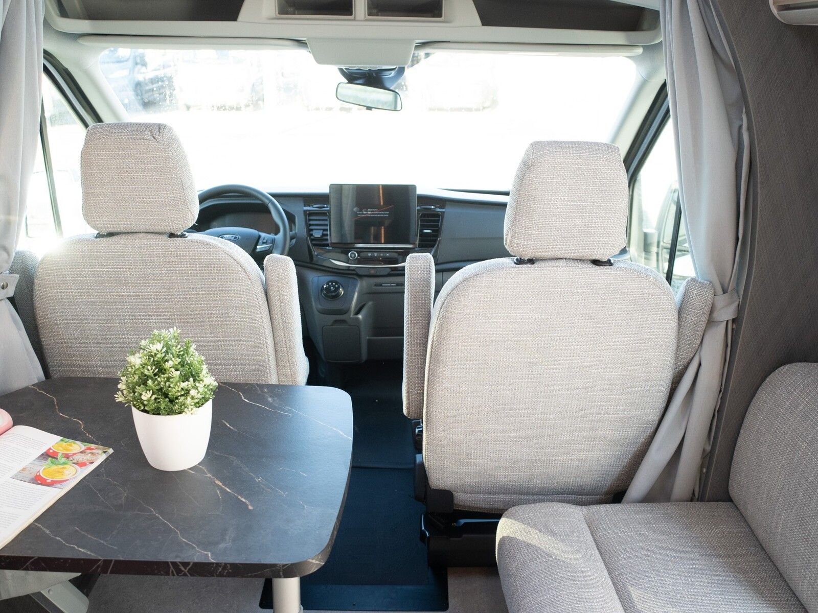 Fahrzeugabbildung Etrusco V Ford 6.6 SF Complete Selection, Dieselheizung