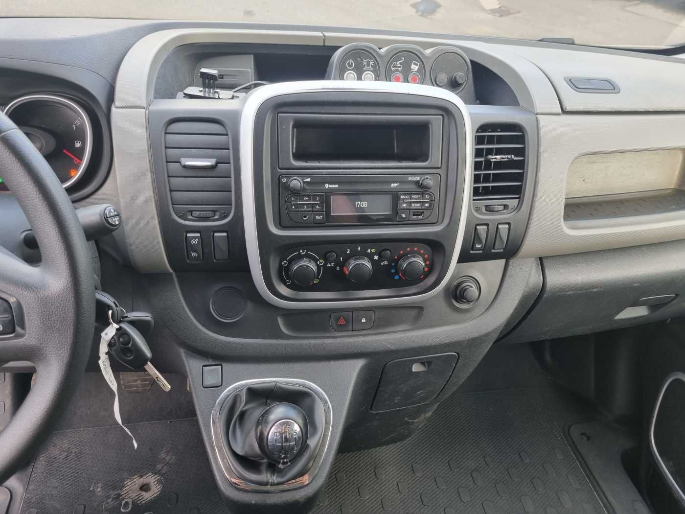 Fahrzeugabbildung Renault Trafic dCi 120 L1H1 / France Elavateur 10,6m