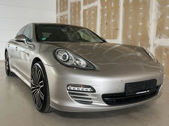 Porsche Panamera 4S